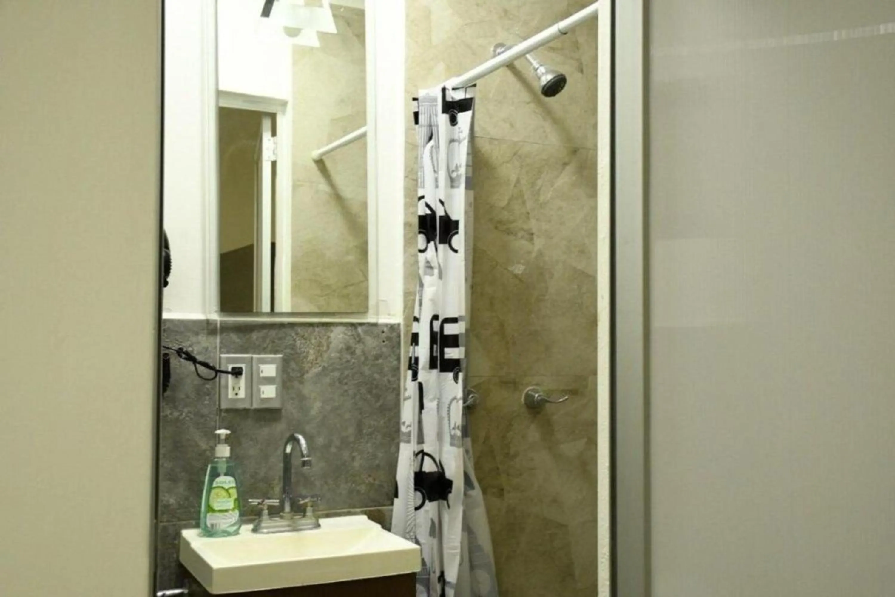 Bathroom in Capital O Tu Estancia