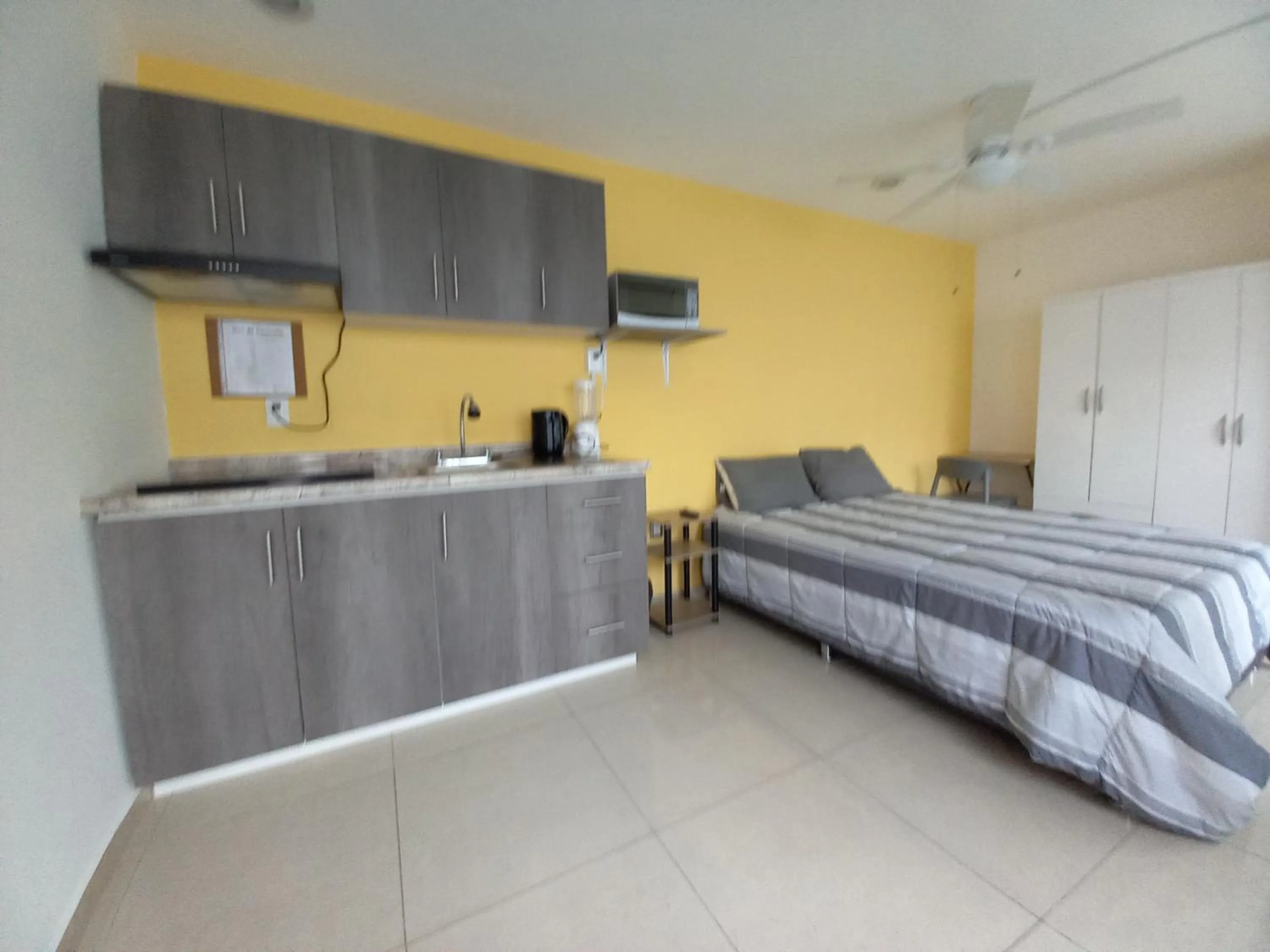 Kitchen or kitchenette, Bed in Capital O Tu Estancia