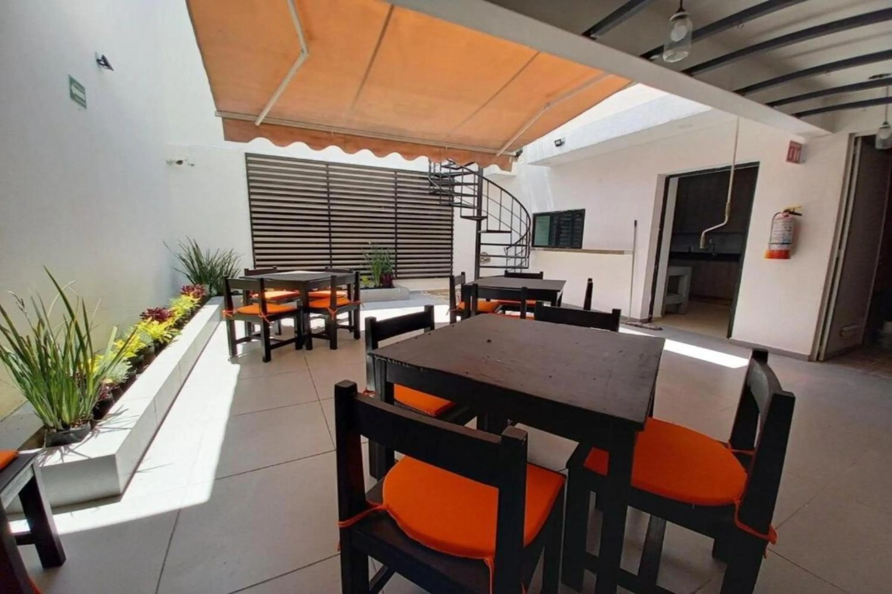 Restaurant/places to eat in Capital O Tu Estancia