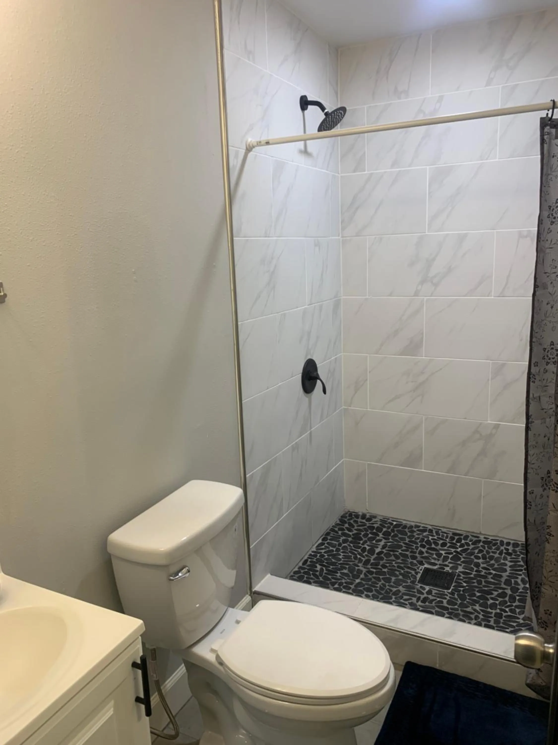 Shower in STOP Inn STAY HOSTEL