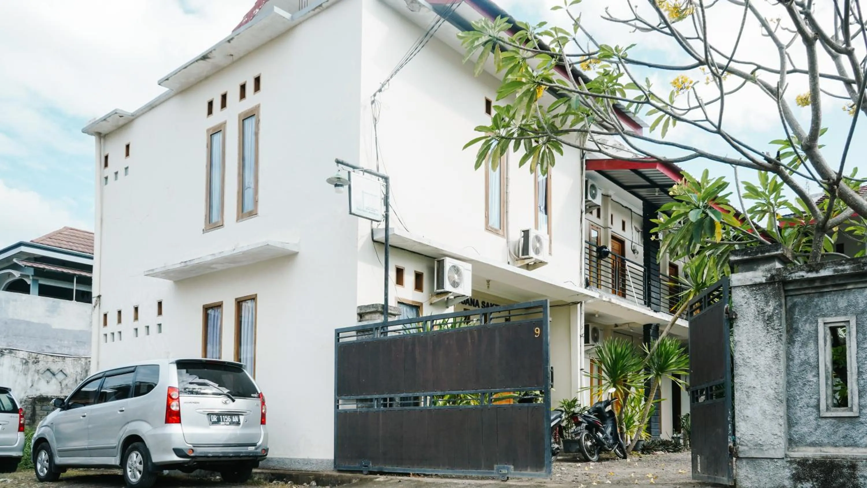 Property building in RedDoorz at Ampenan Mataram Lombok