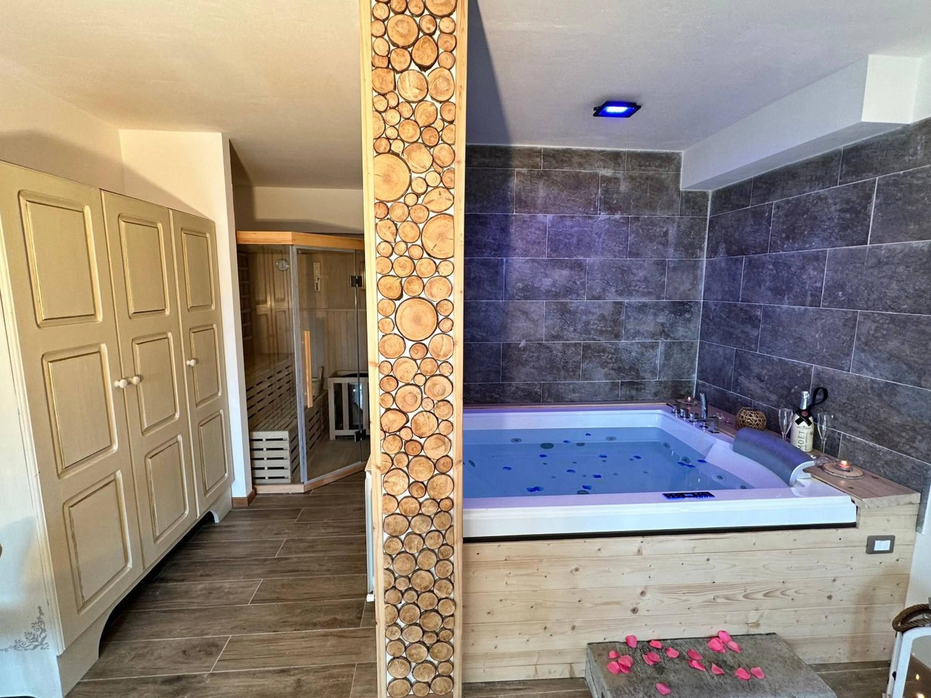 Spa and wellness centre/facilities in Residenza Riva Wellness Apartment Spa