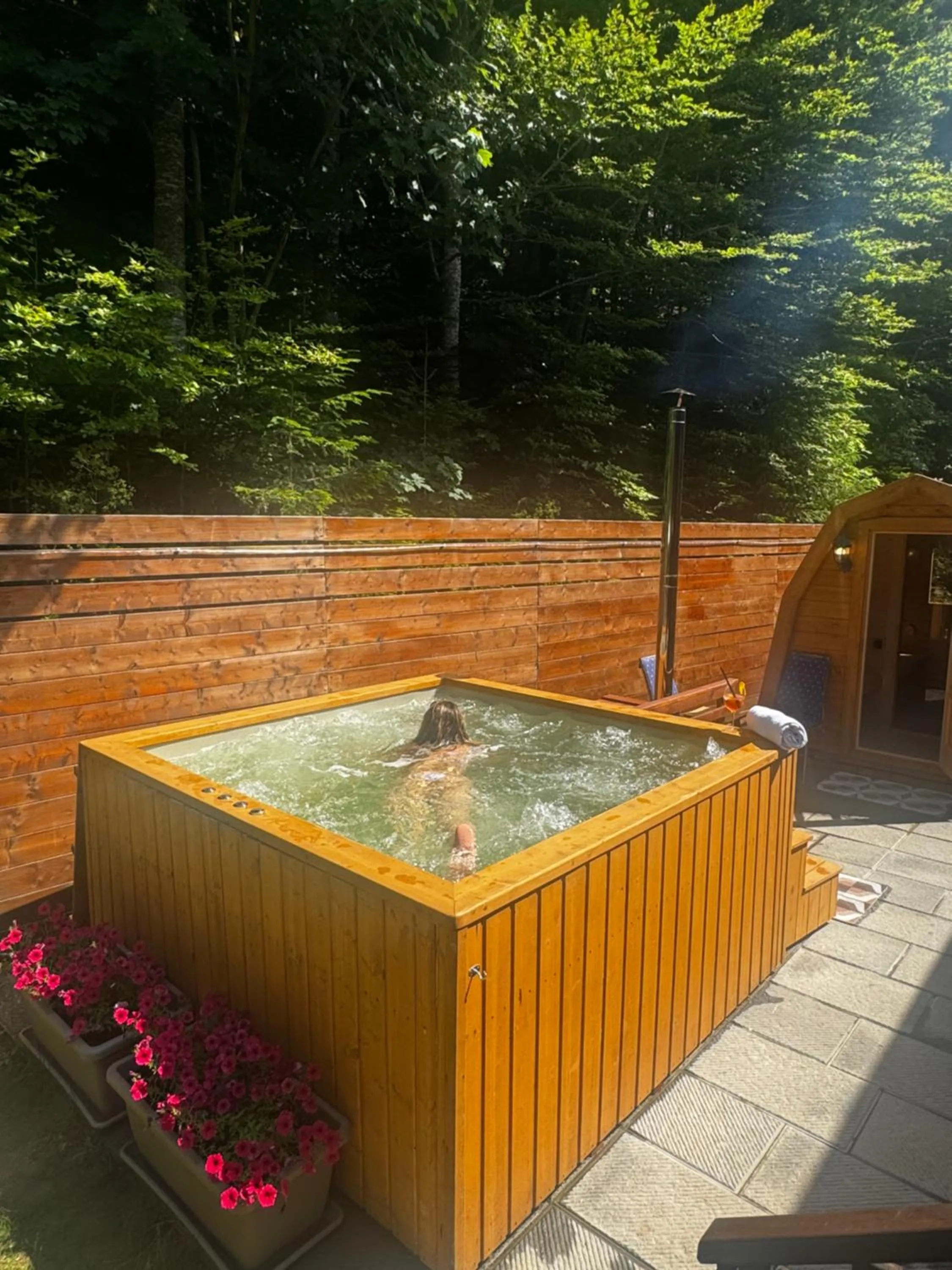 Hot Tub in Residenza Riva Wellness Apartment Spa