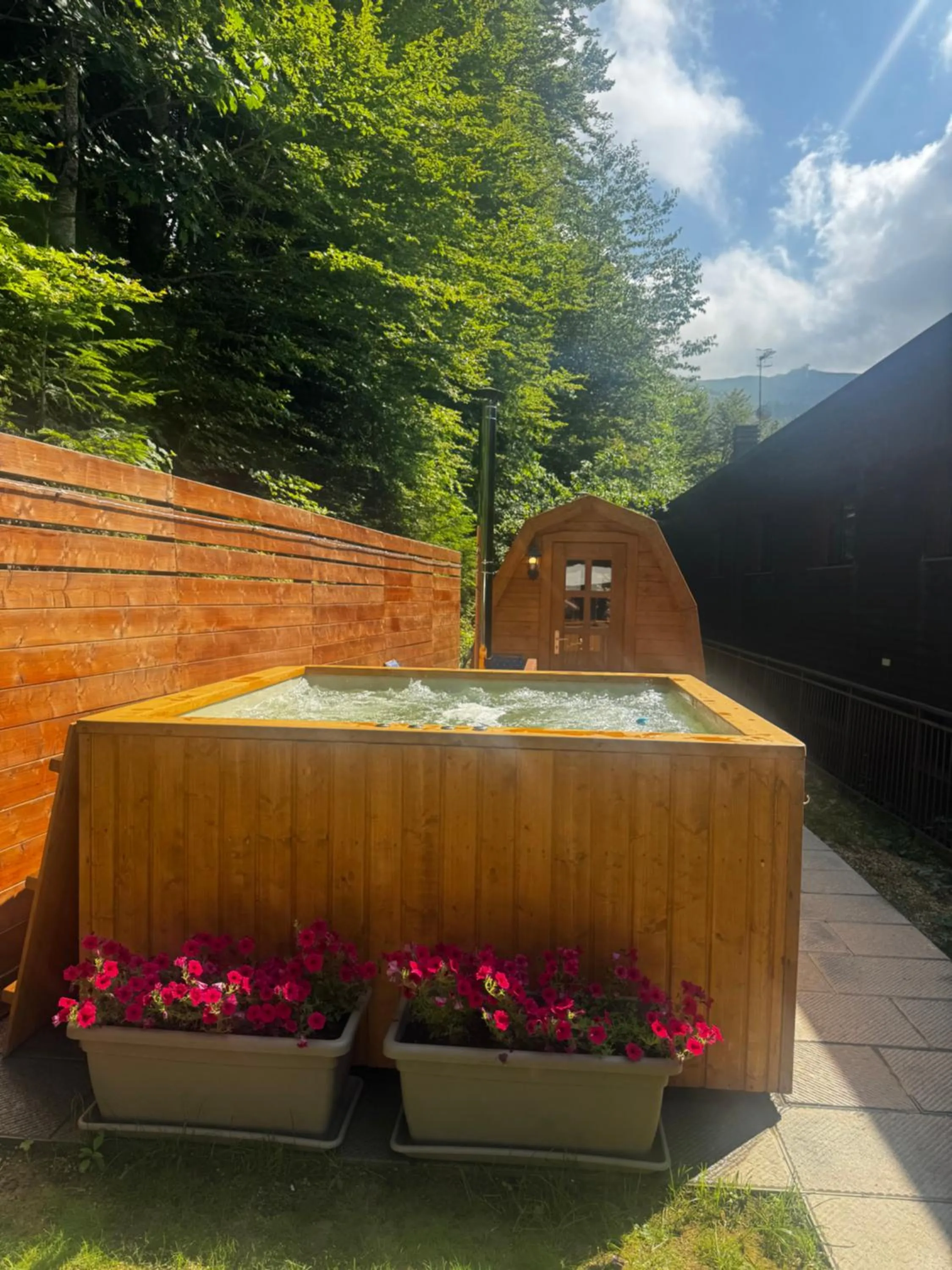 Hot Tub in Residenza Riva Wellness Apartment Spa