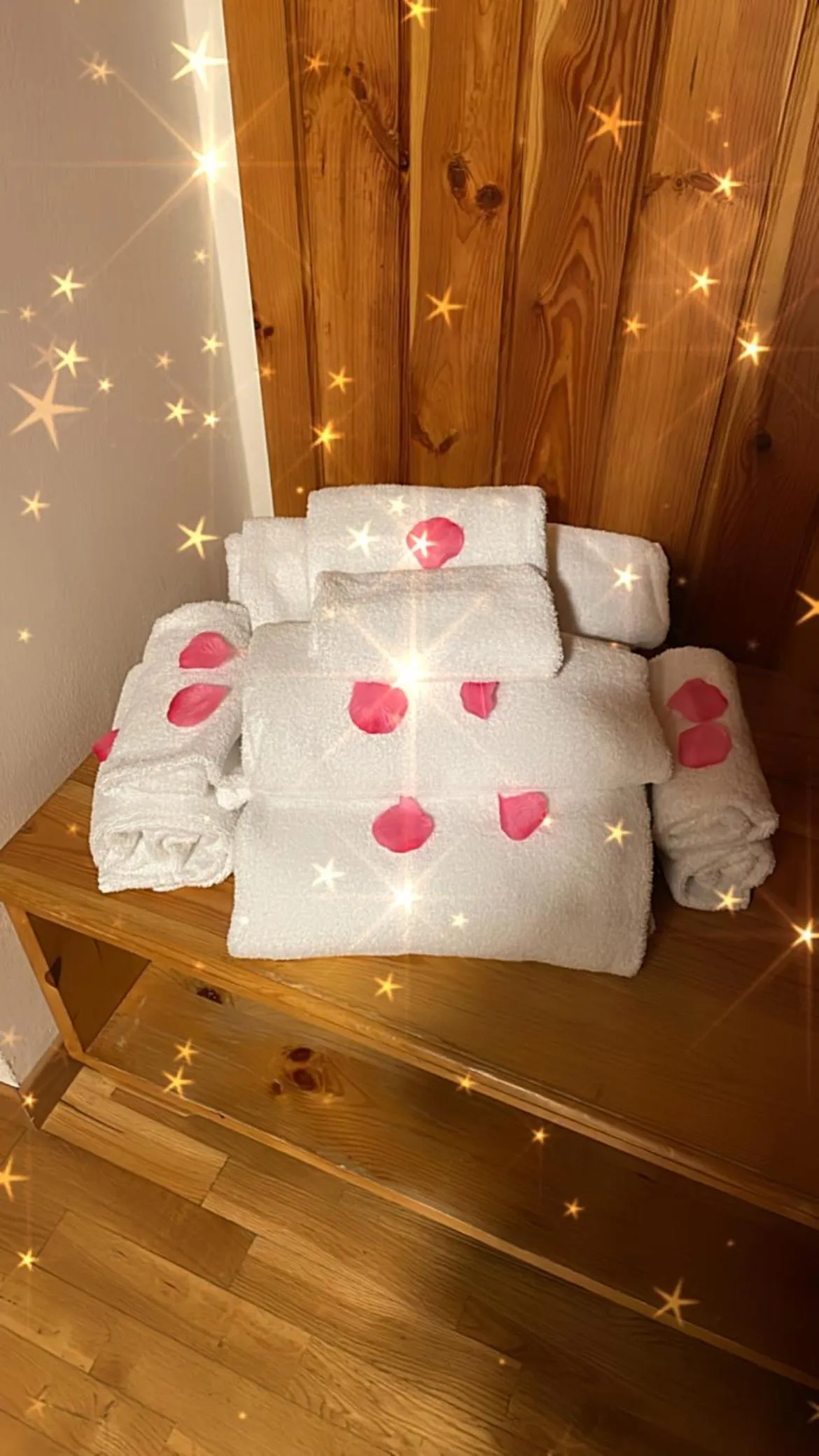 towels, Bed in Residenza Riva Wellness Apartment Spa