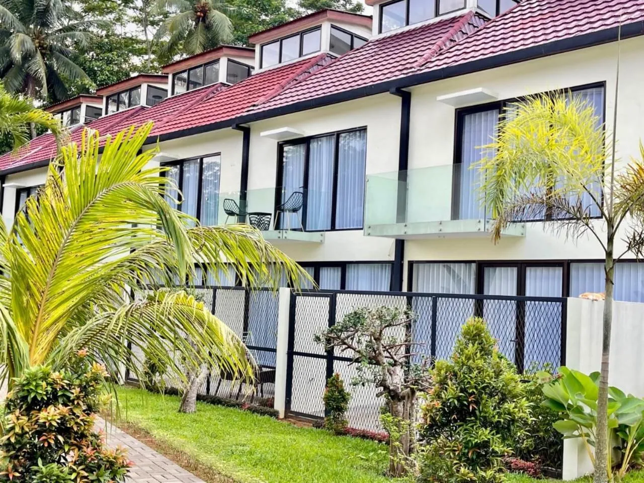 Garden in De Residence Pangandaran by Mabano Estates