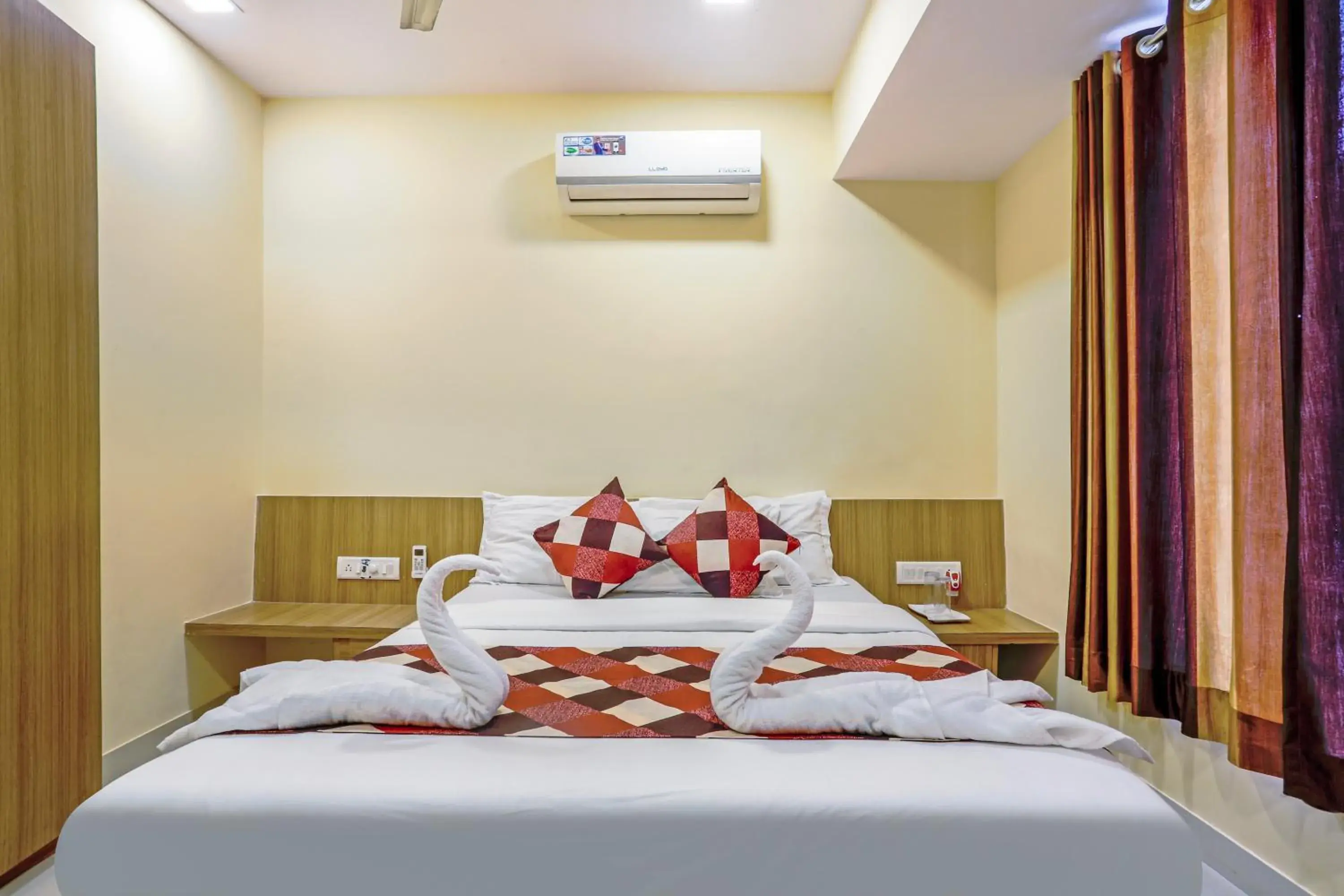 Deluxe Room in Hotel BKC Corporate Inn Deluxe Room in Hotel BKC Corporate Inn