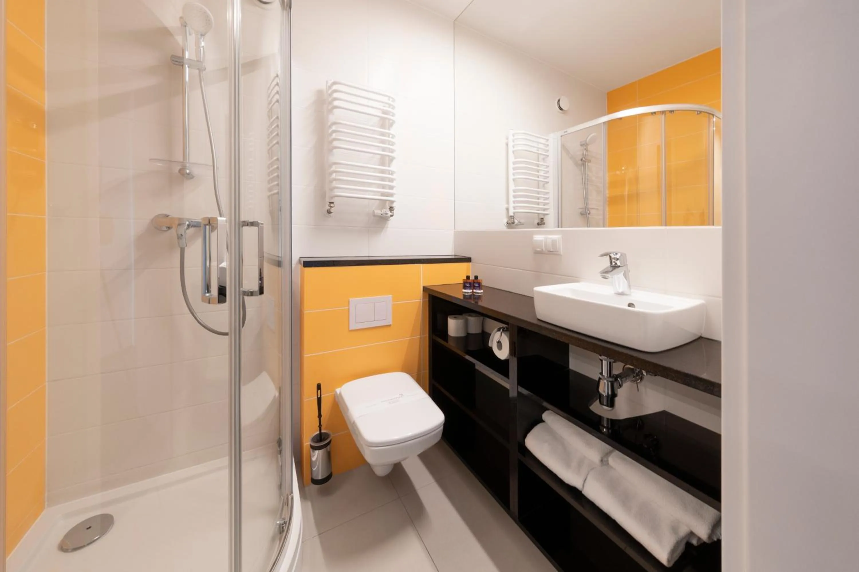 Toilet in Sanatorium Uzdrowiskowe Bałtyk