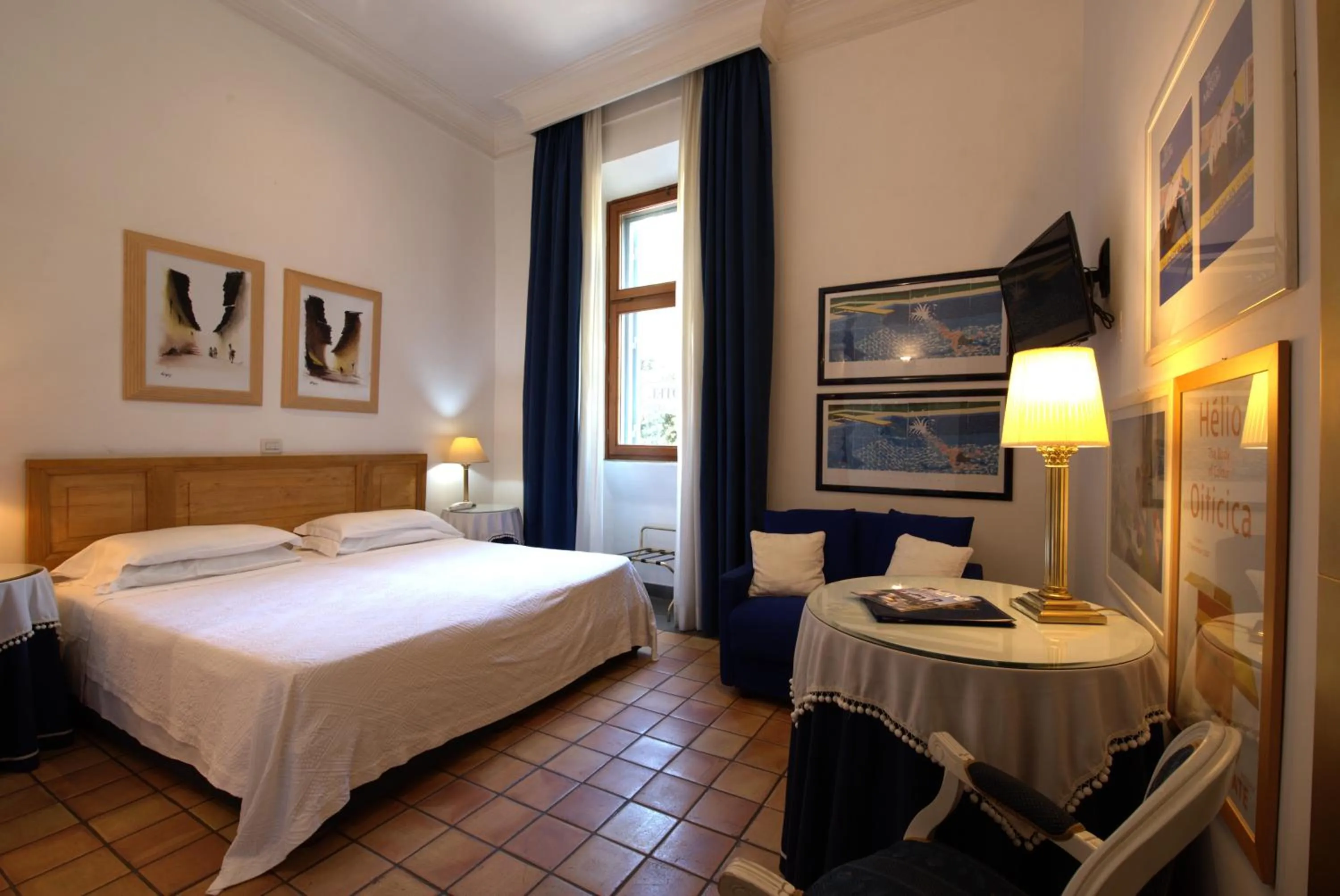 Bed in Hotel Locanda Cairoli