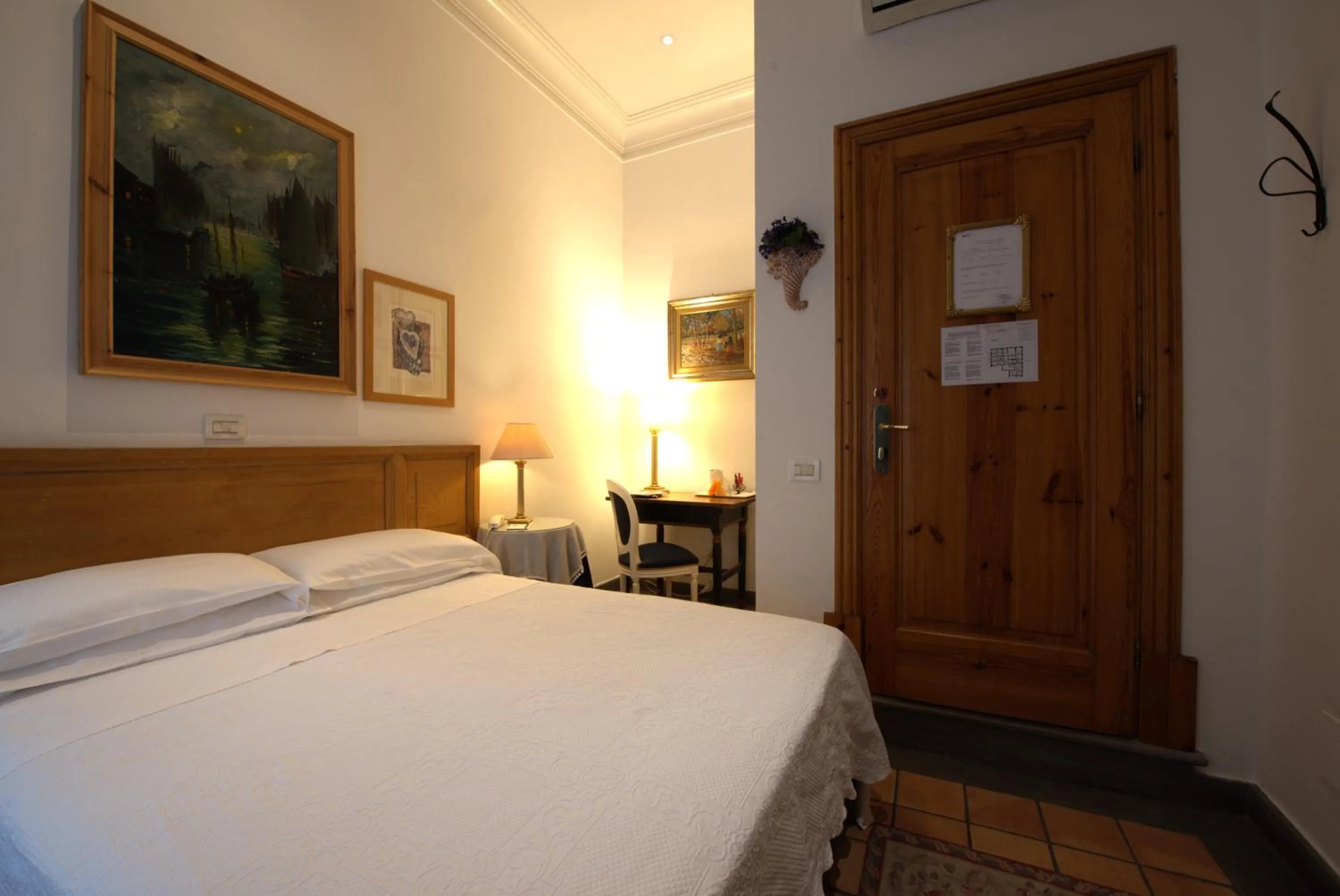 Photo of the whole room, Bed in Hotel Locanda Cairoli