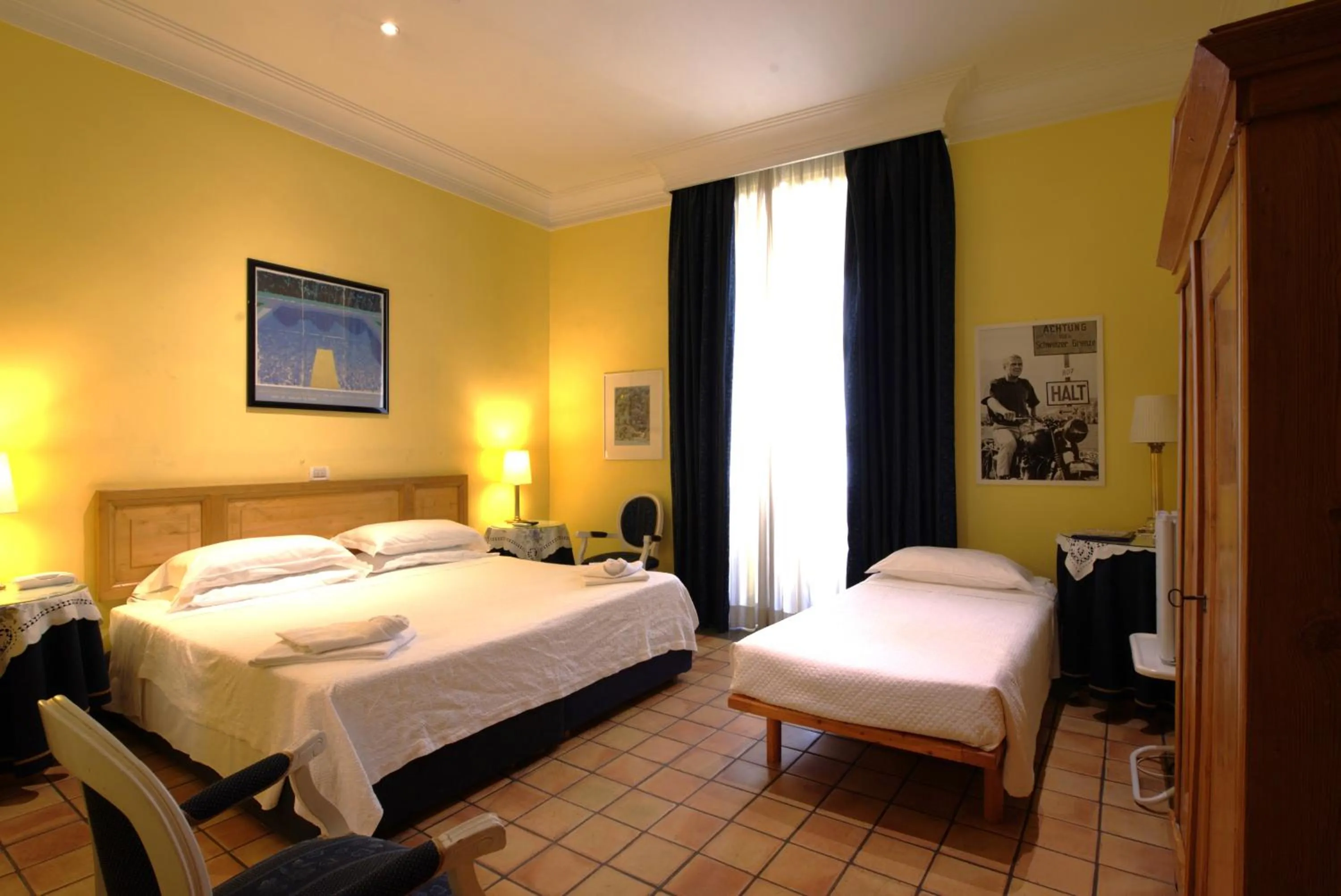 Bed in Hotel Locanda Cairoli