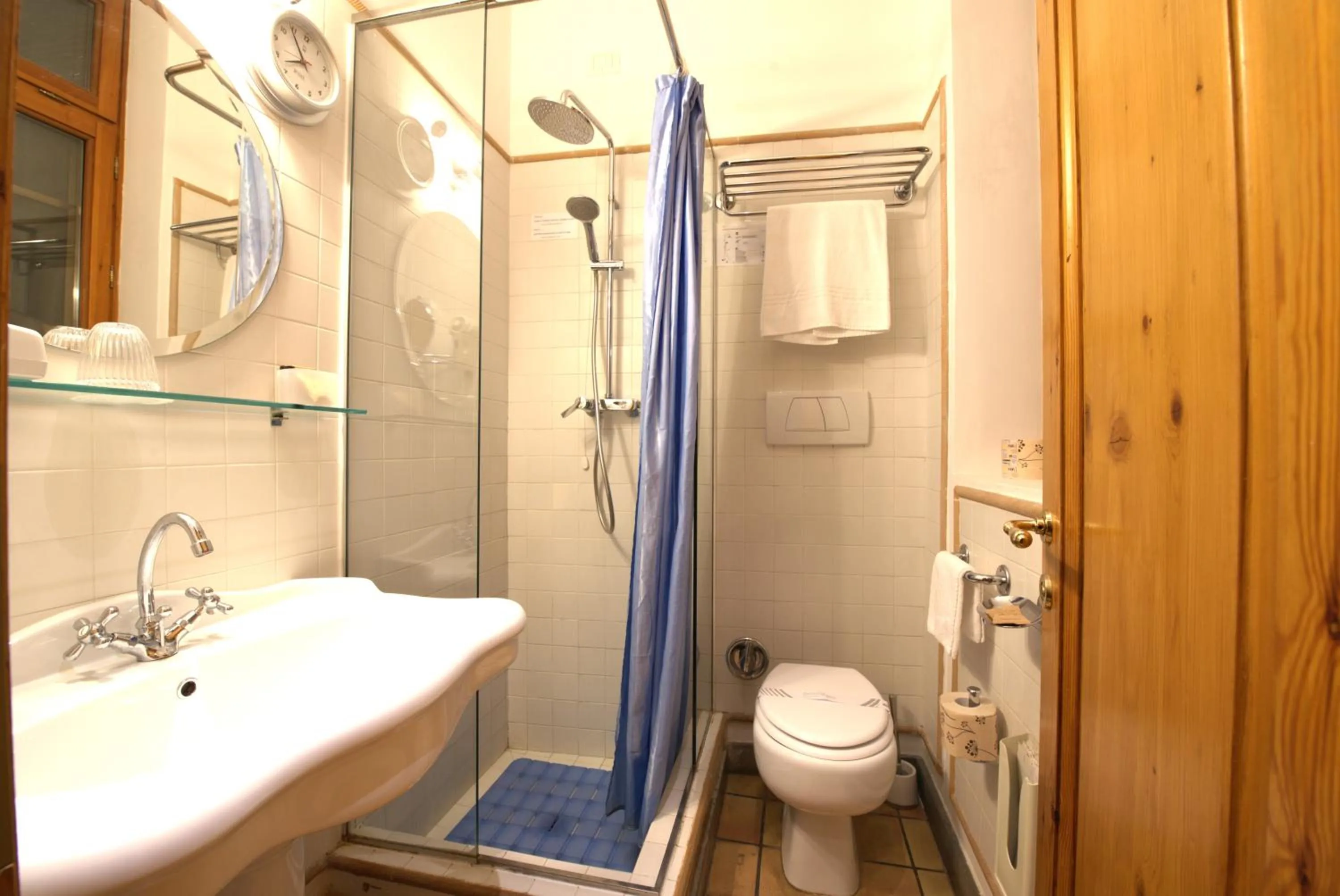 Bathroom in Hotel Locanda Cairoli