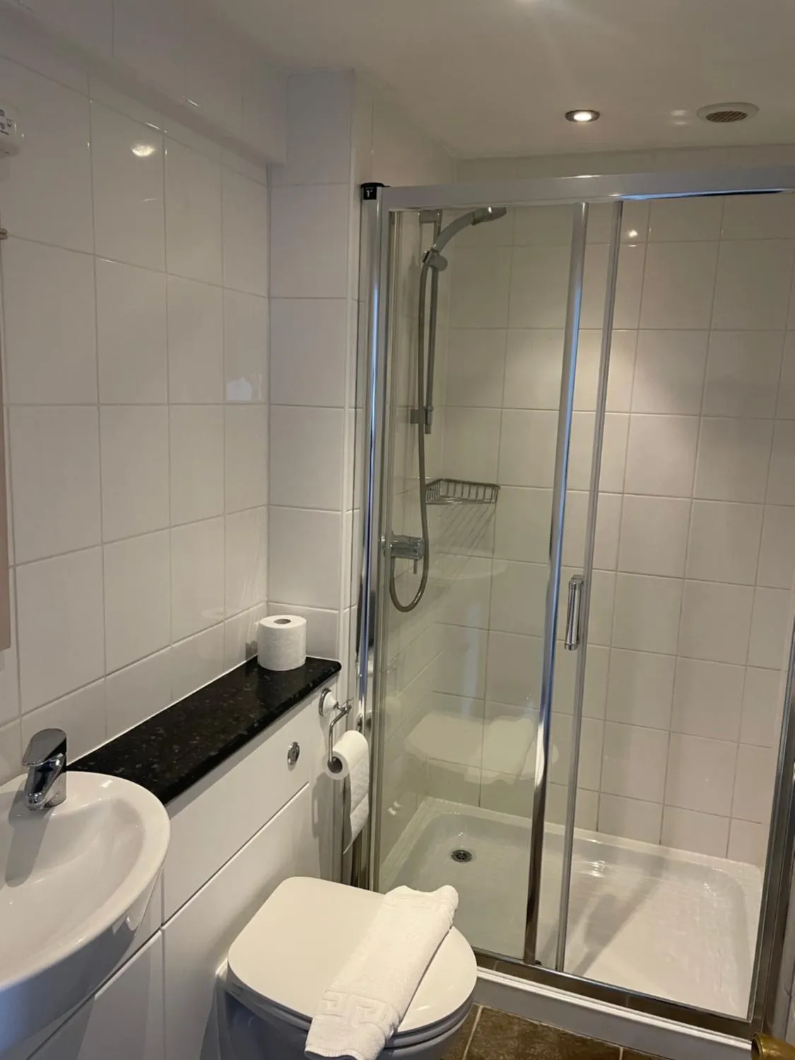 Shower in The Foresters Arms