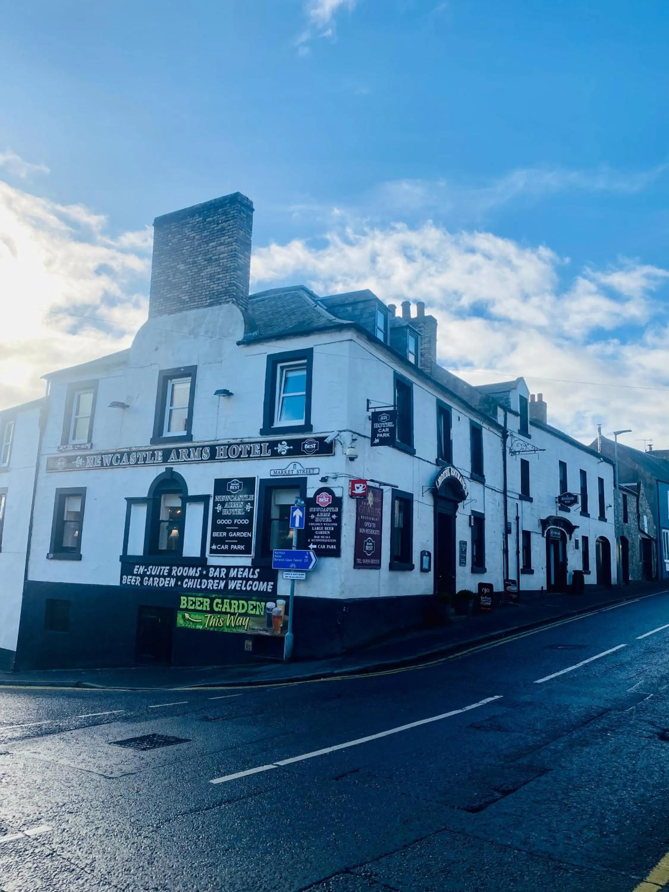 Property building in Newcastle Arms Hotel