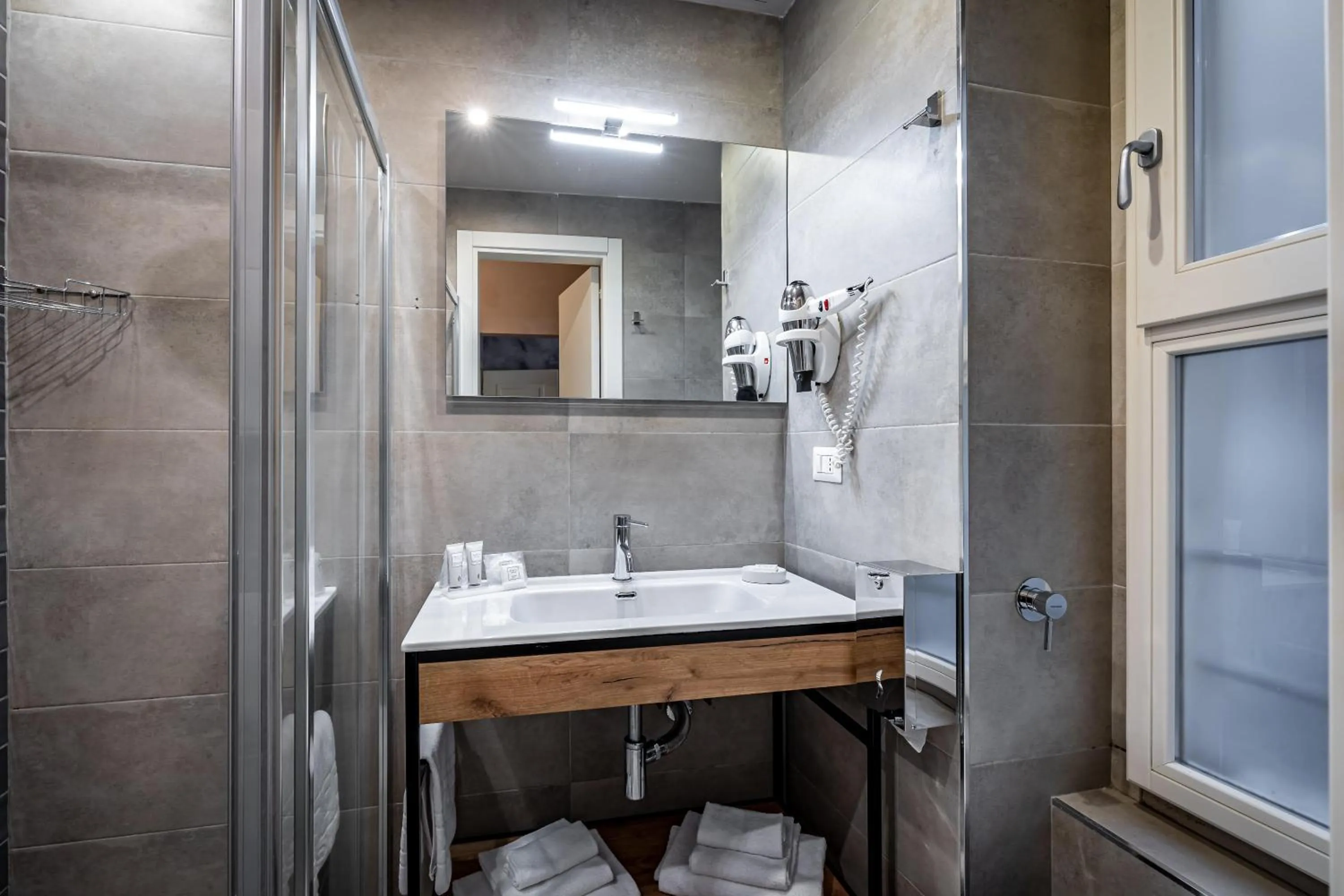 Bathroom in Florence Old Bridge B&B