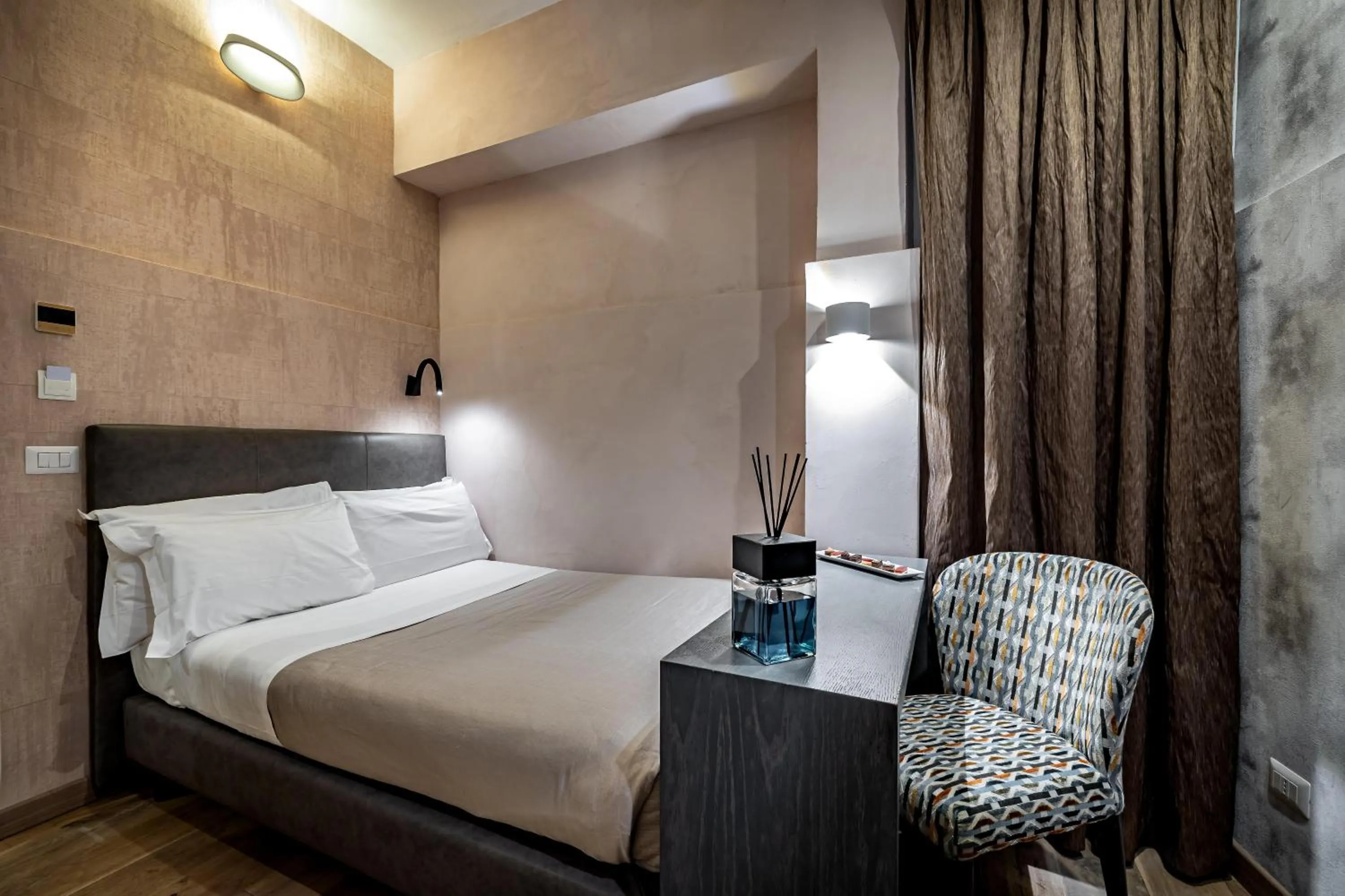 Bedroom, Bed in Florence Old Bridge B&B