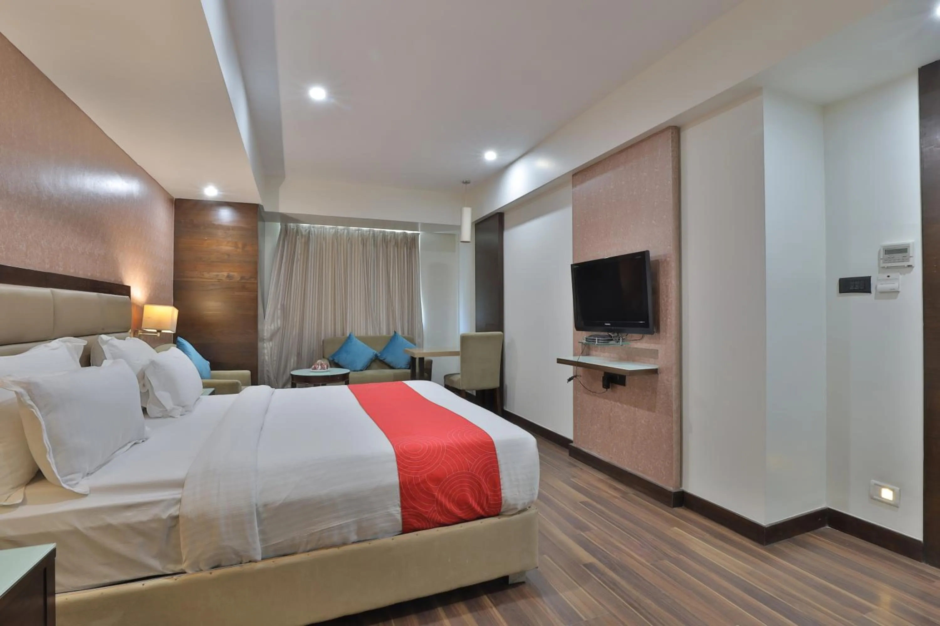 TV and multimedia, Bed in Krios Hotel - Near SG Highway, Ahmedabad