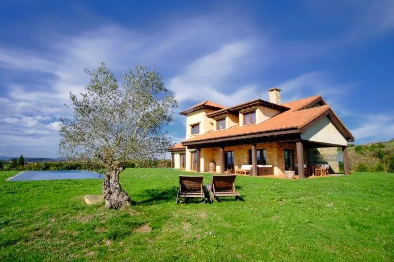 Property building in La Casa de Orviz