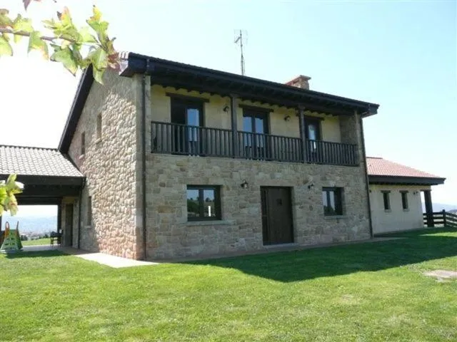 Facade/entrance in La Casa de Orviz
