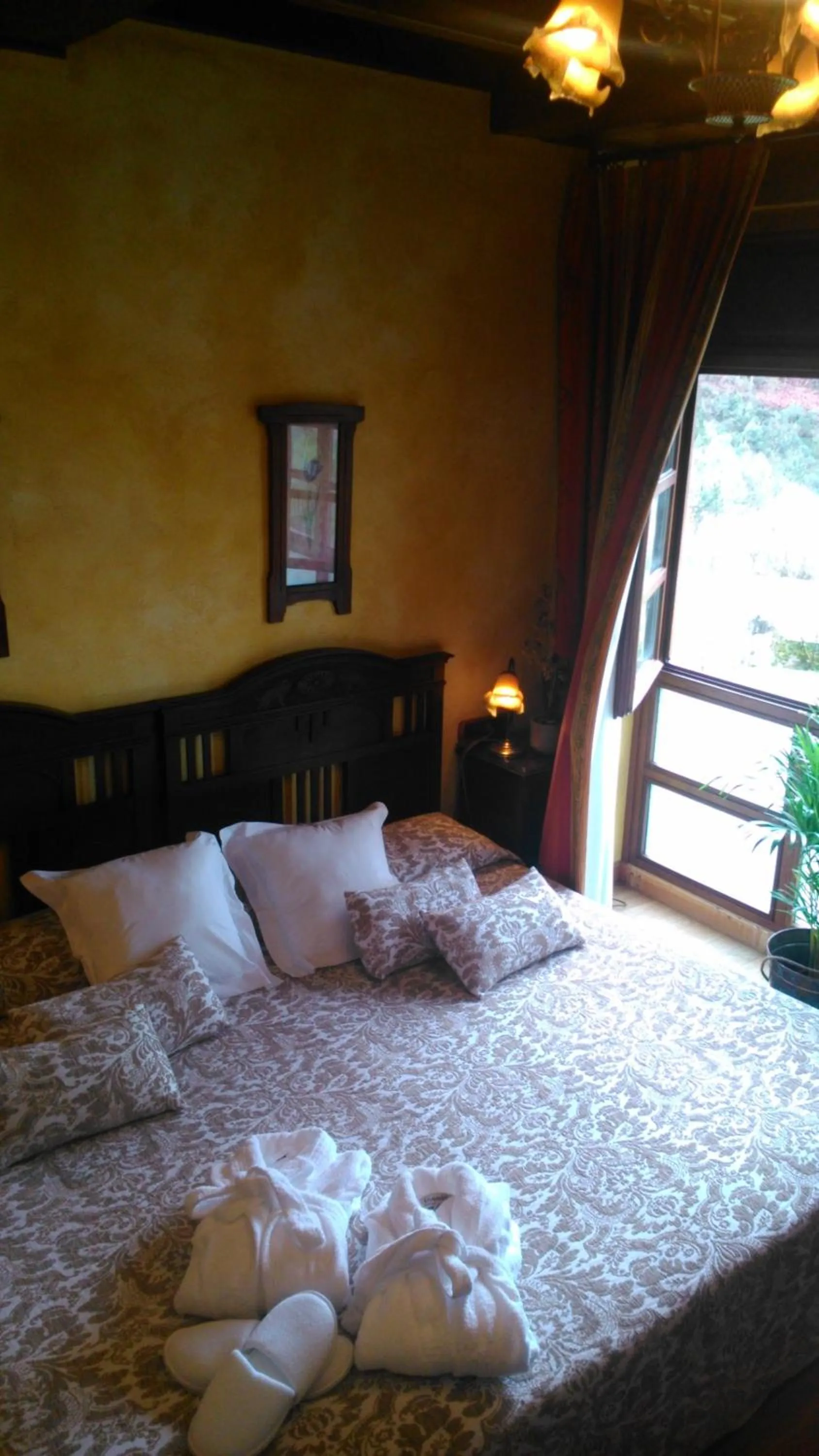 Photo of the whole room, Bed in Pazo de Bendoiro