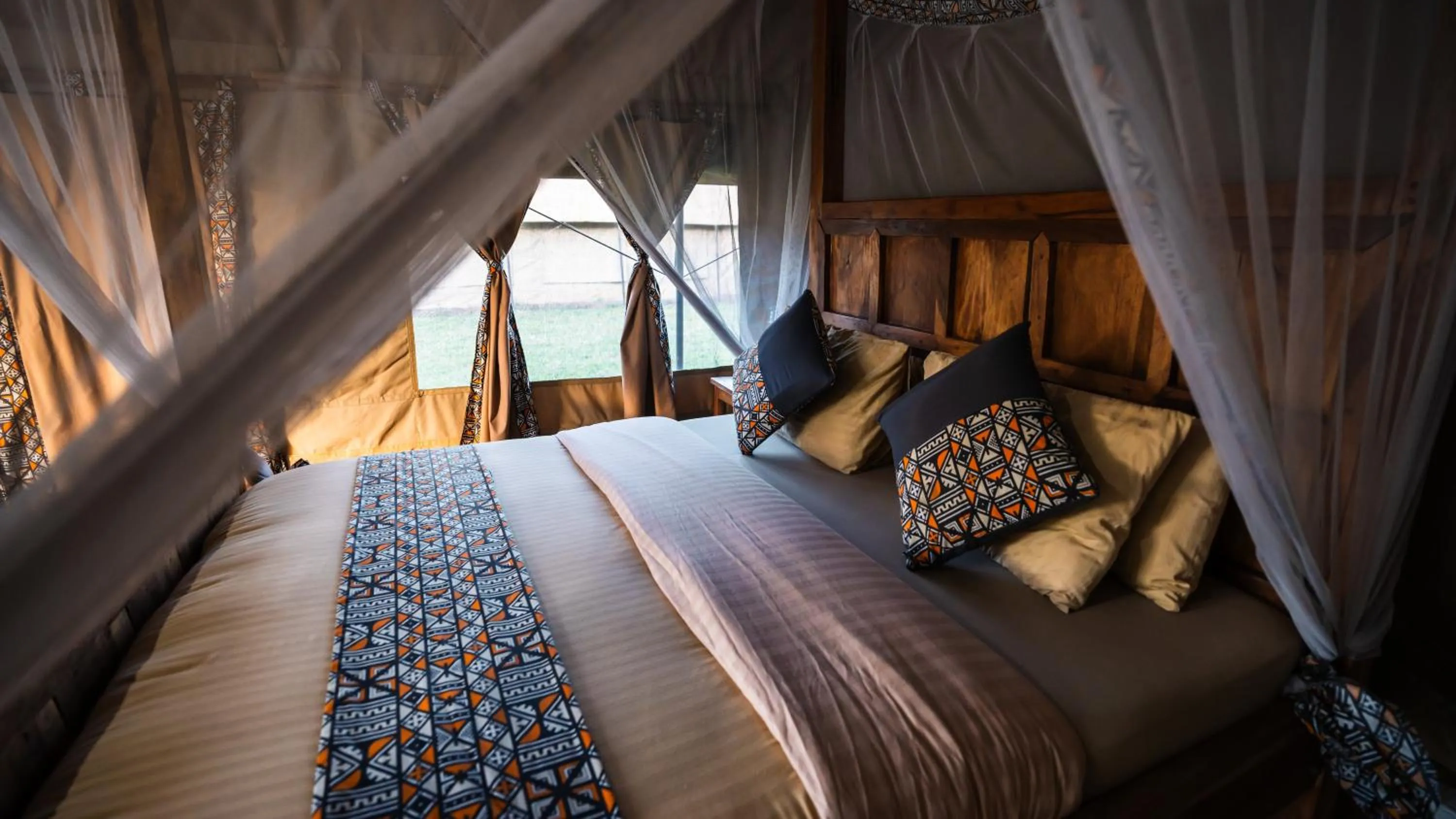 Bed in Africa Safari South Serengeti Ndutu Ngorongoro