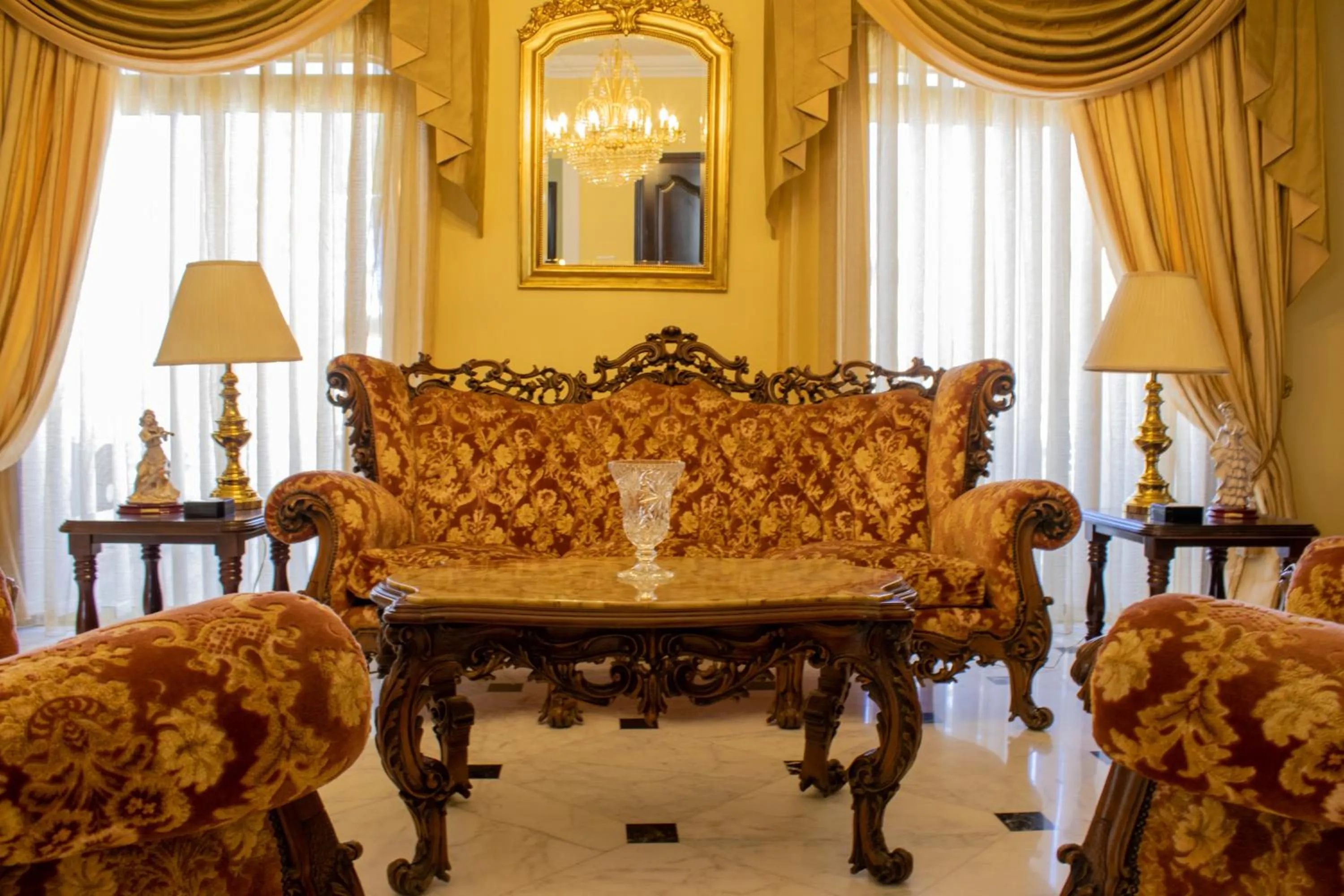 Library in 100 Boutique Living