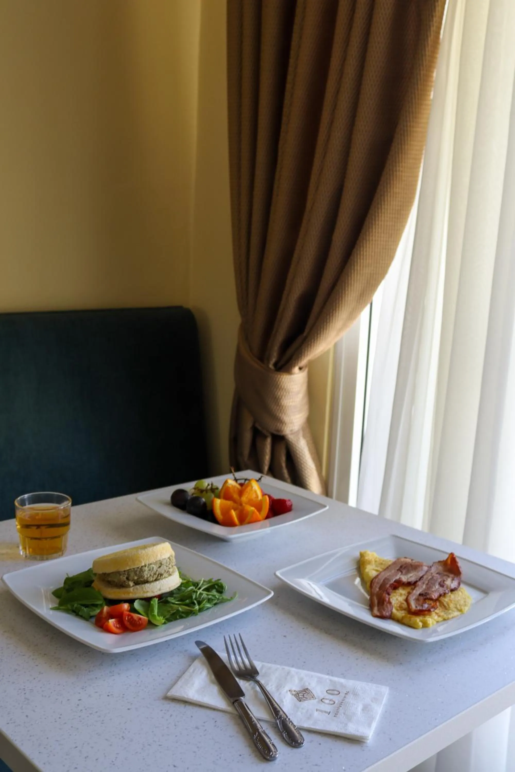 Breakfast in 100 Boutique Living