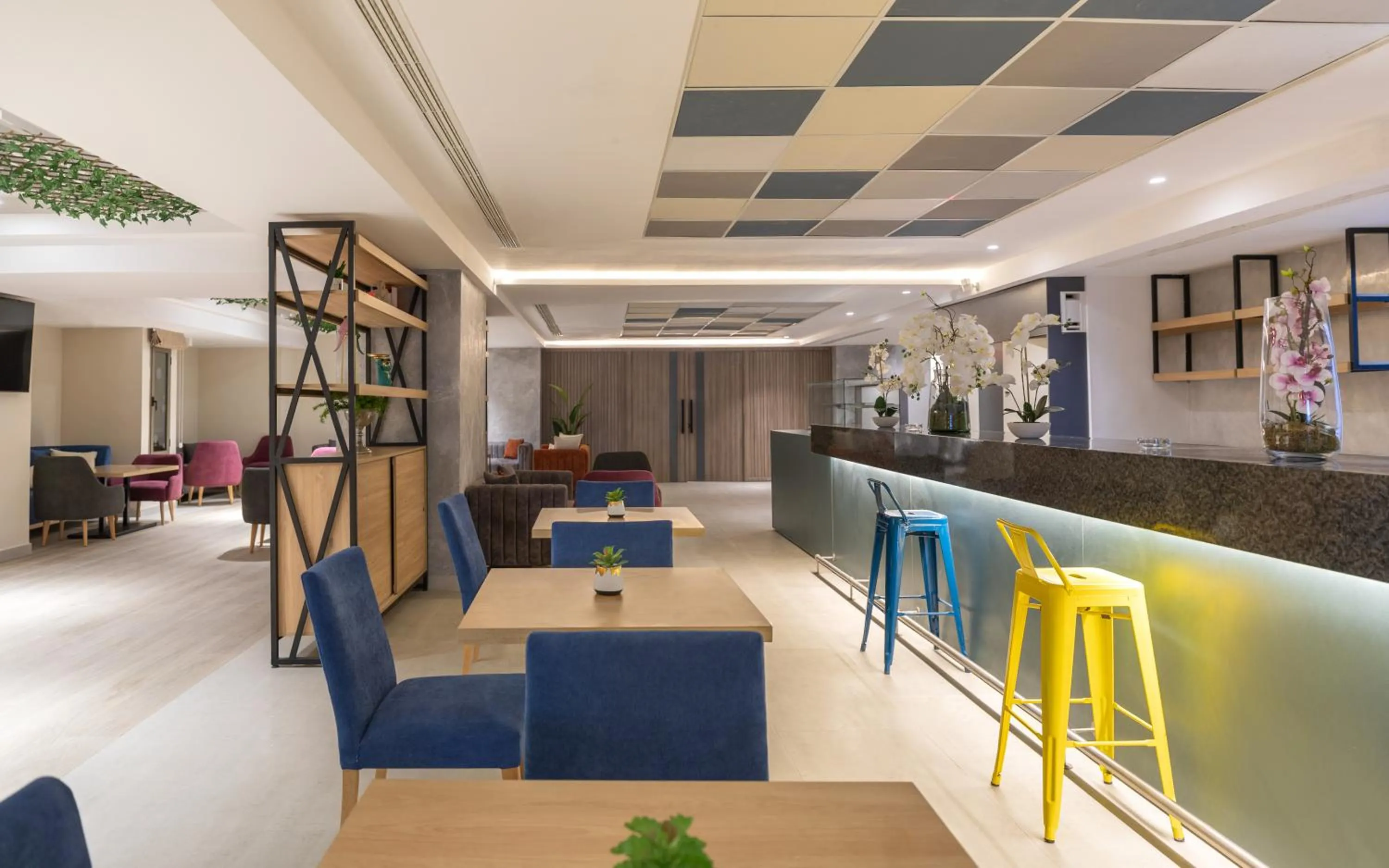 Lounge or bar in Campanile El Mechtel Tunis