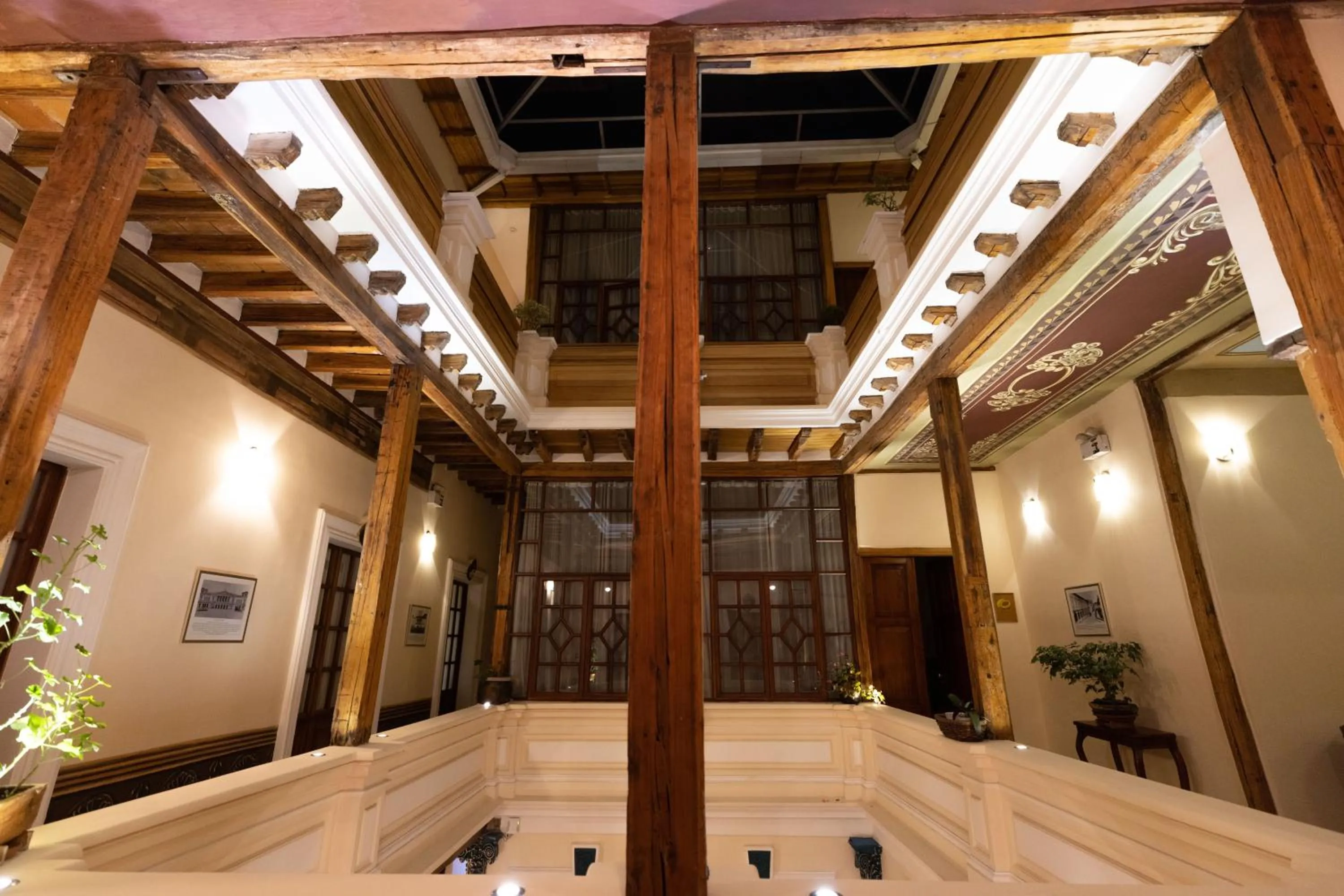 Night in Casa El Edén