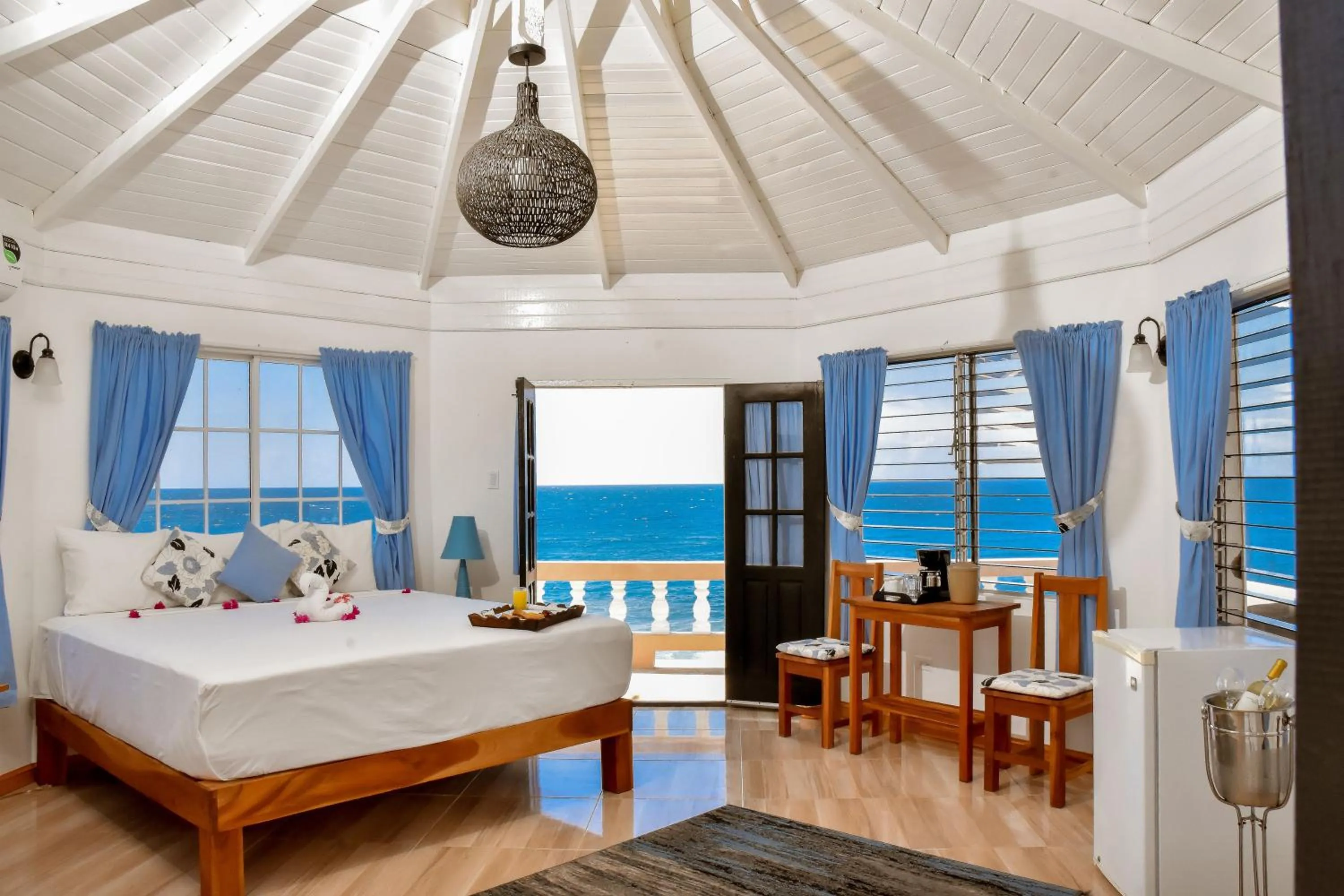 Bed in Beyond Sunset Resort & Villas