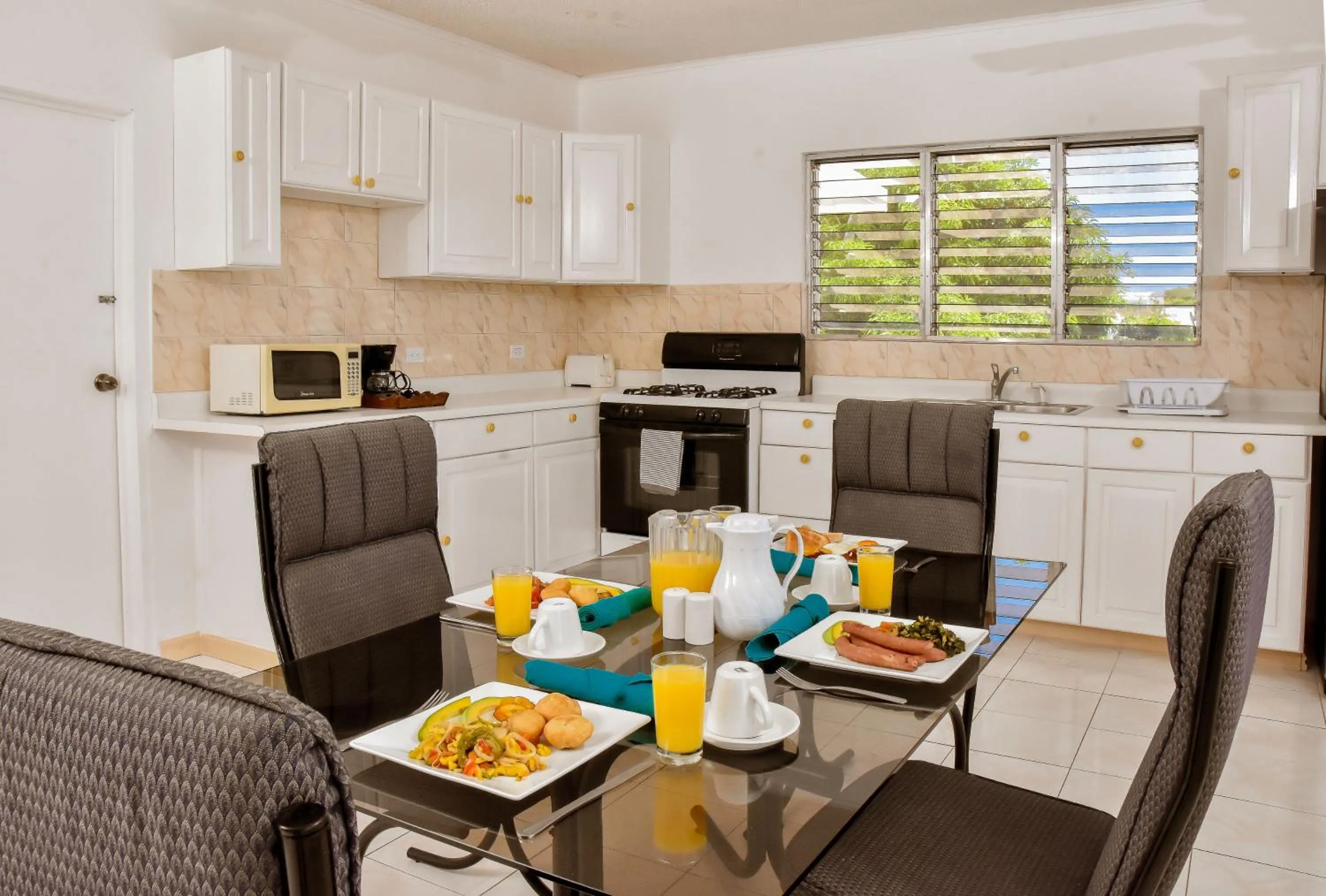 Food in Beyond Sunset Resort & Villas