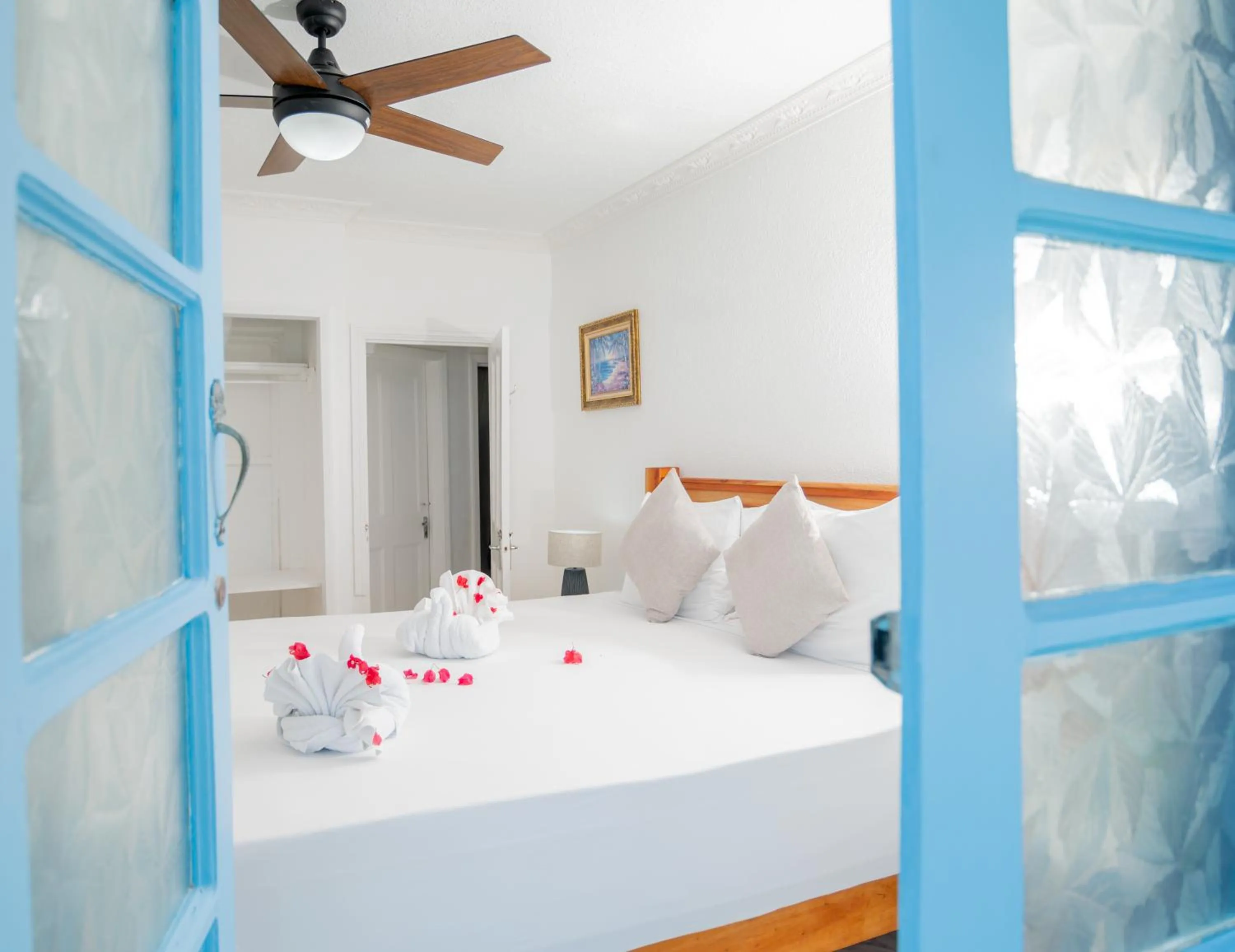 Bed in Beyond Sunset Resort & Villas