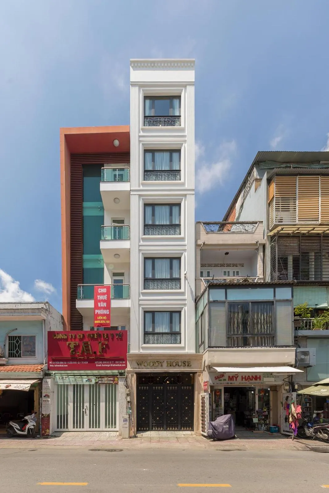 Woody House Boutique