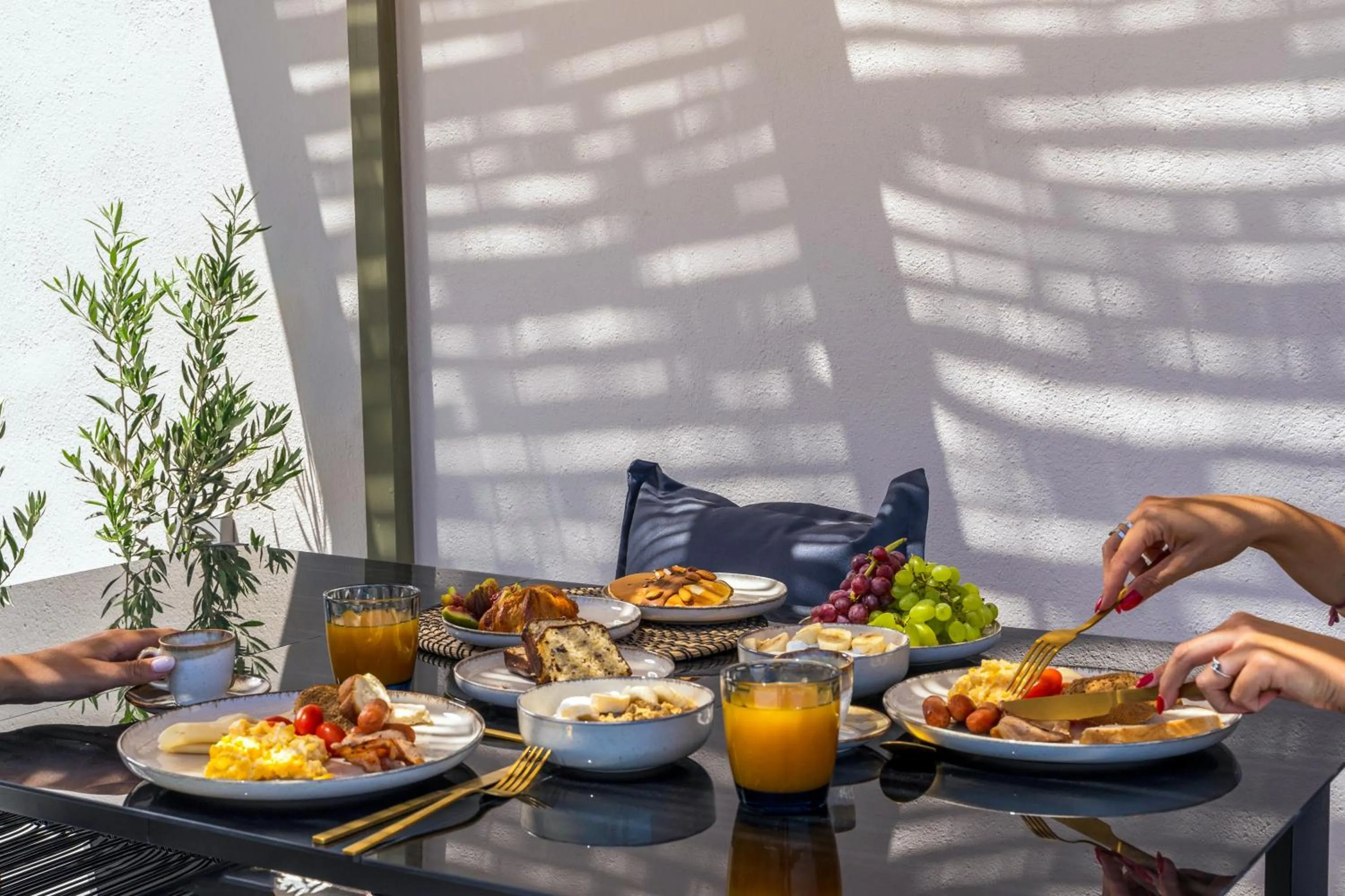 Breakfast in Lavadoze Luxury Suites