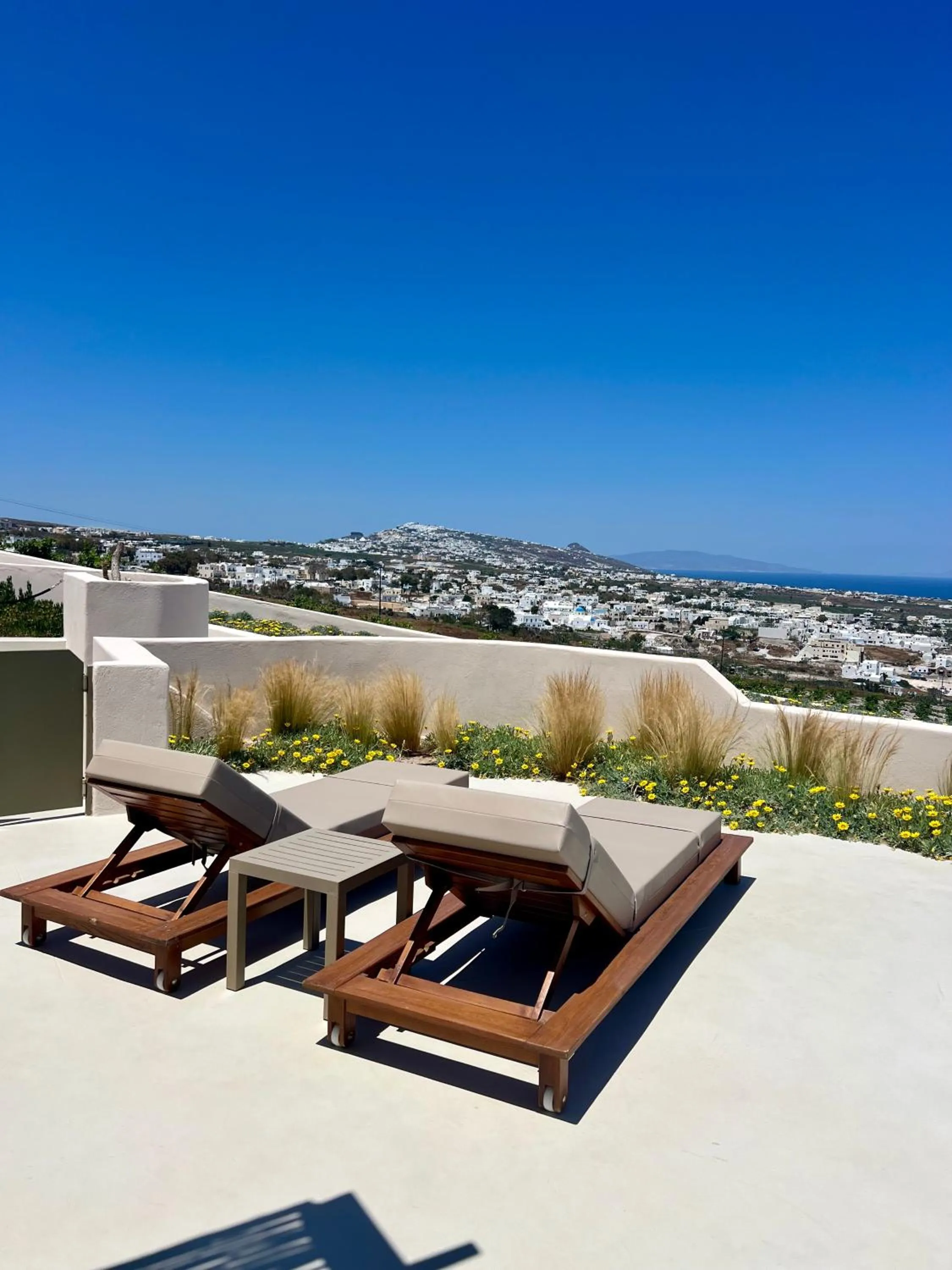 Lavadoze Luxury Suites