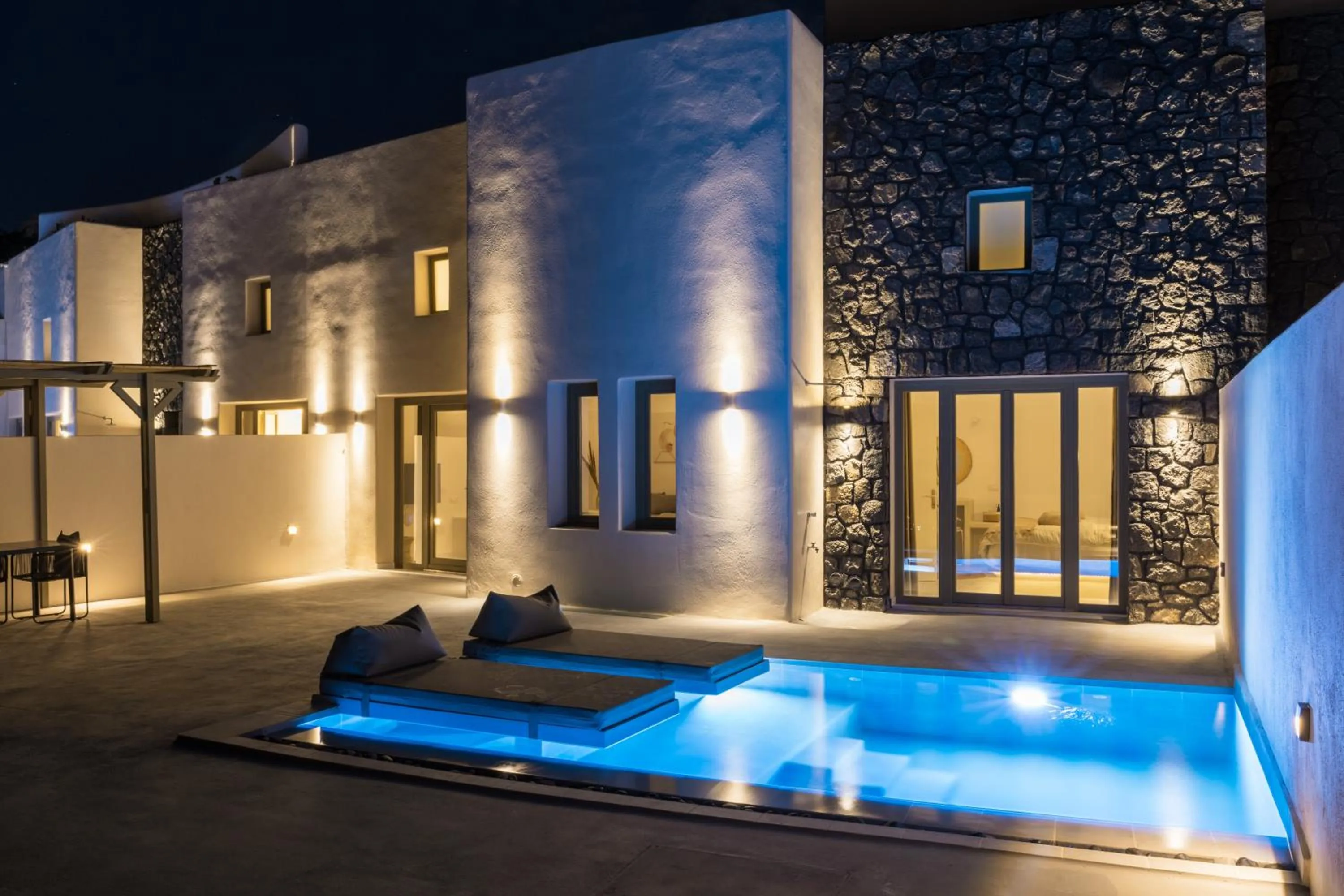 Swimming pool in Lavadoze Luxury Suites