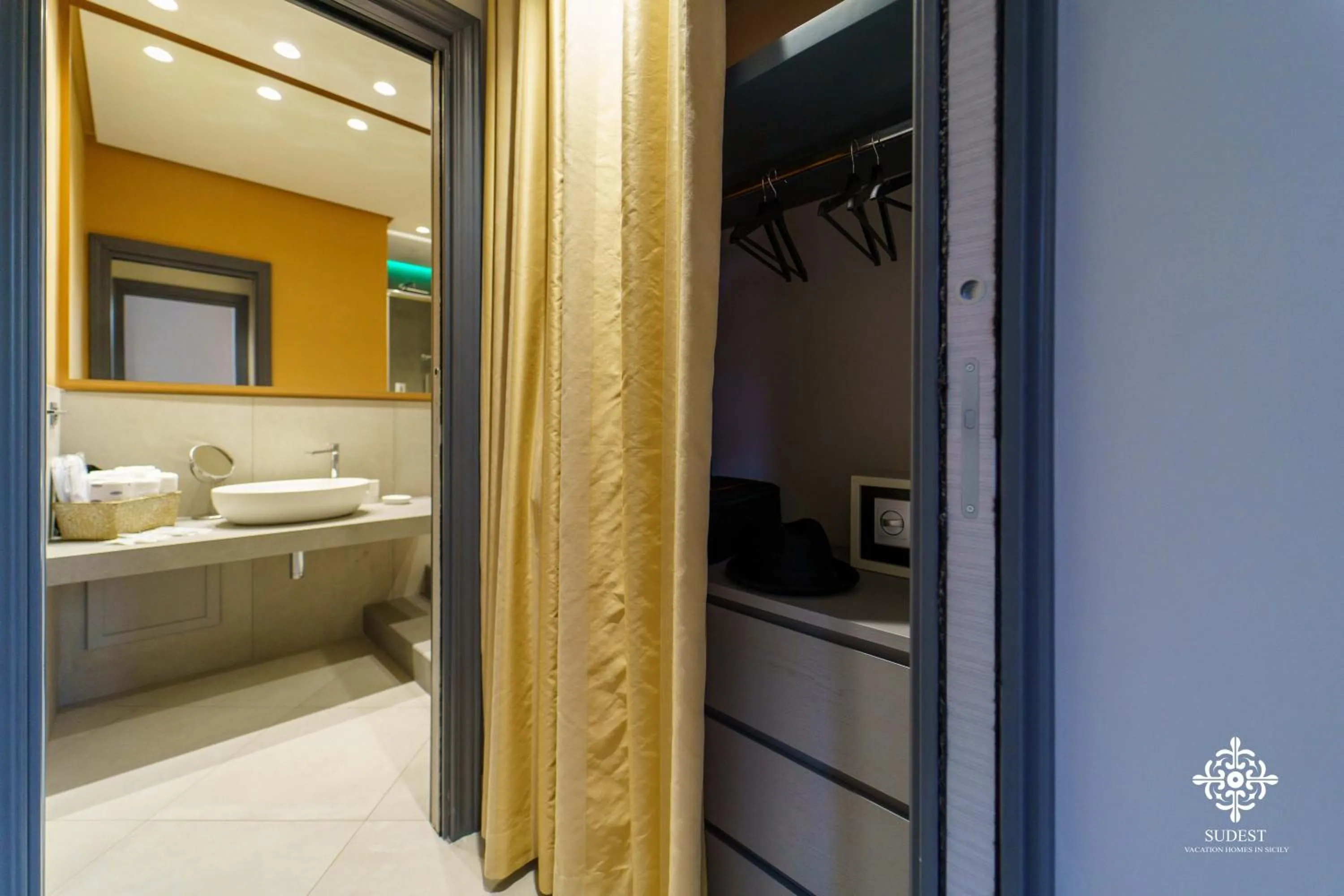 Bathroom, Bed in Matteotti Luxury Residence