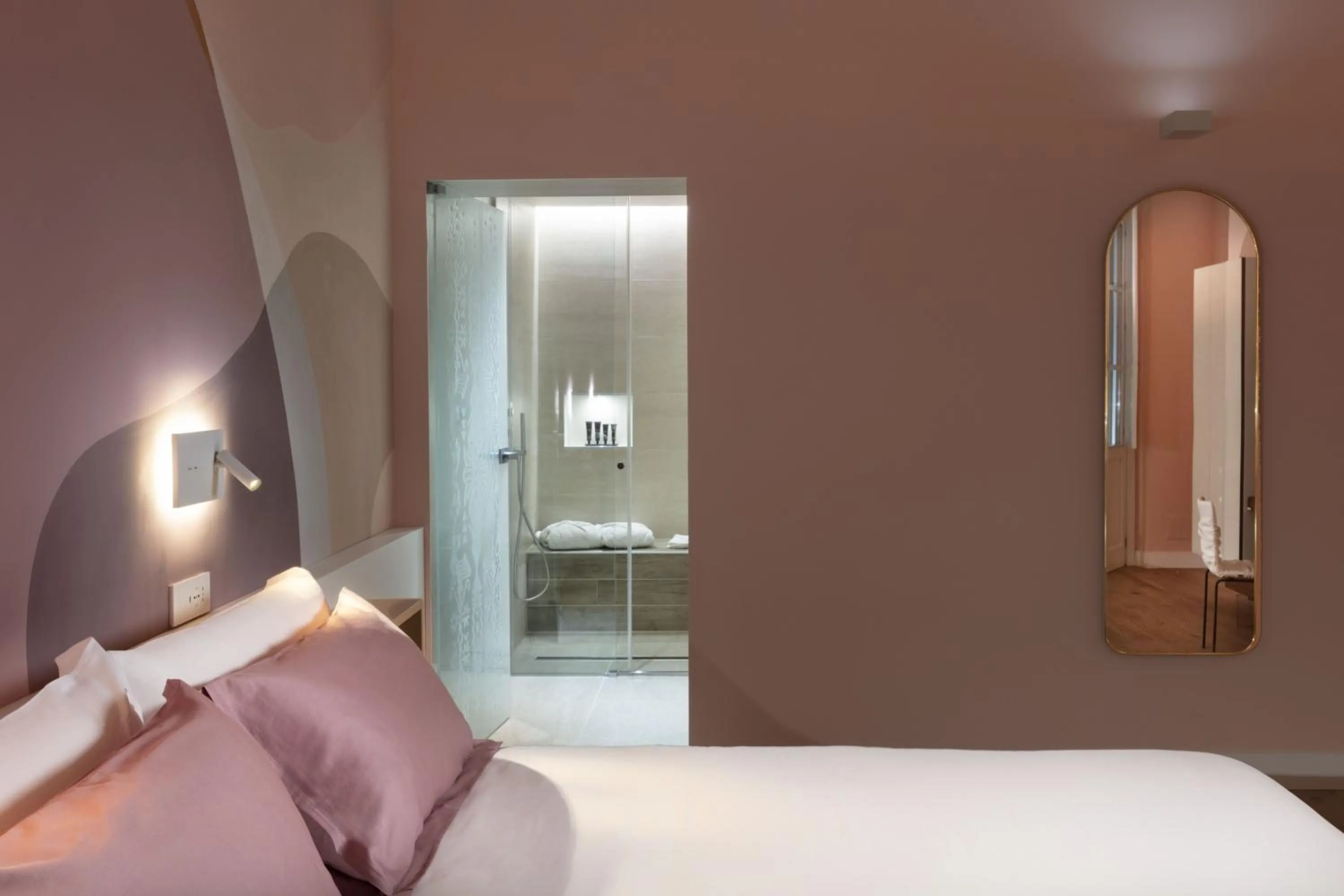 Shower, Bed in Casa Clàt - Boutique Hotel