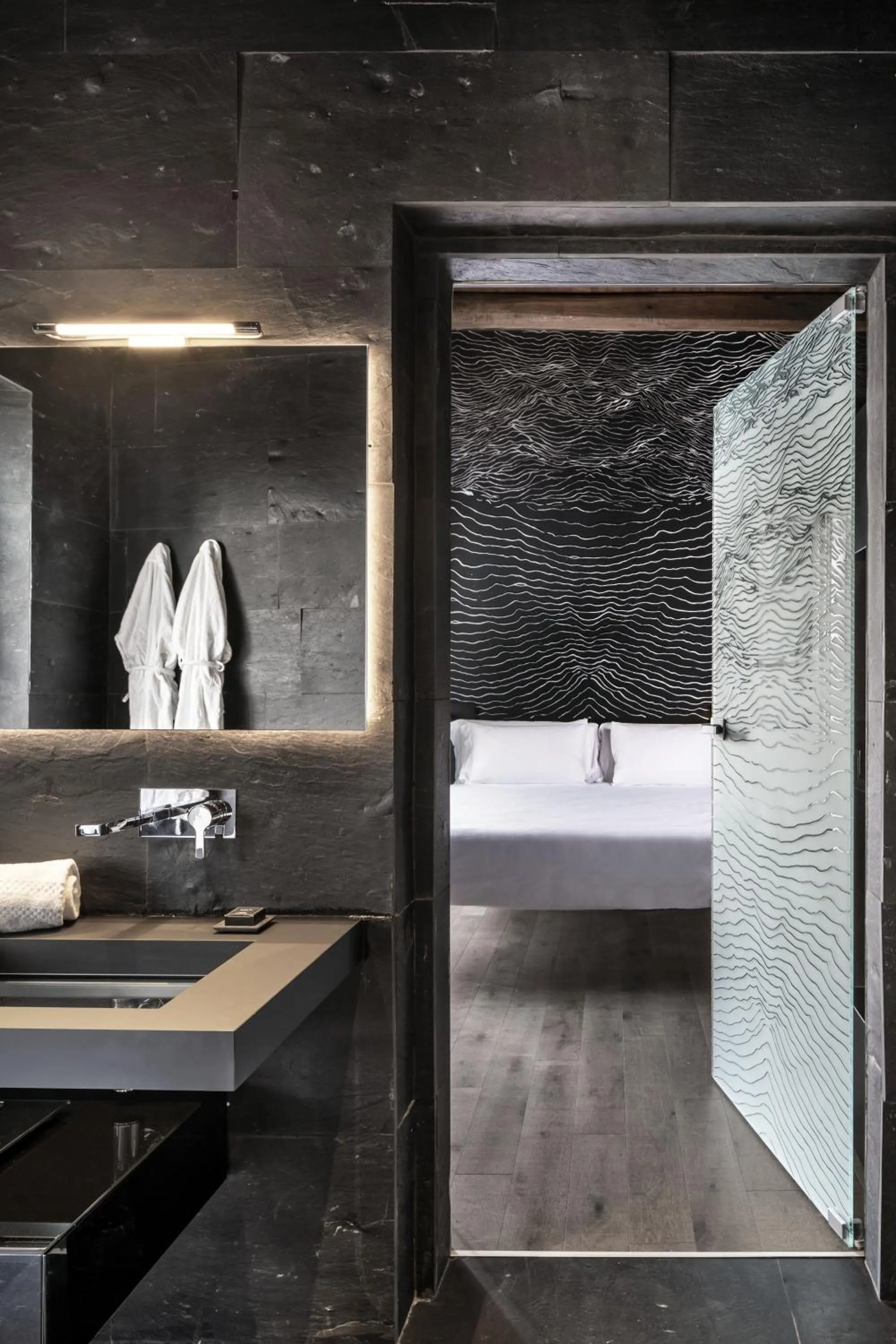 Bathroom, Bed in Casa Clàt - Boutique Hotel