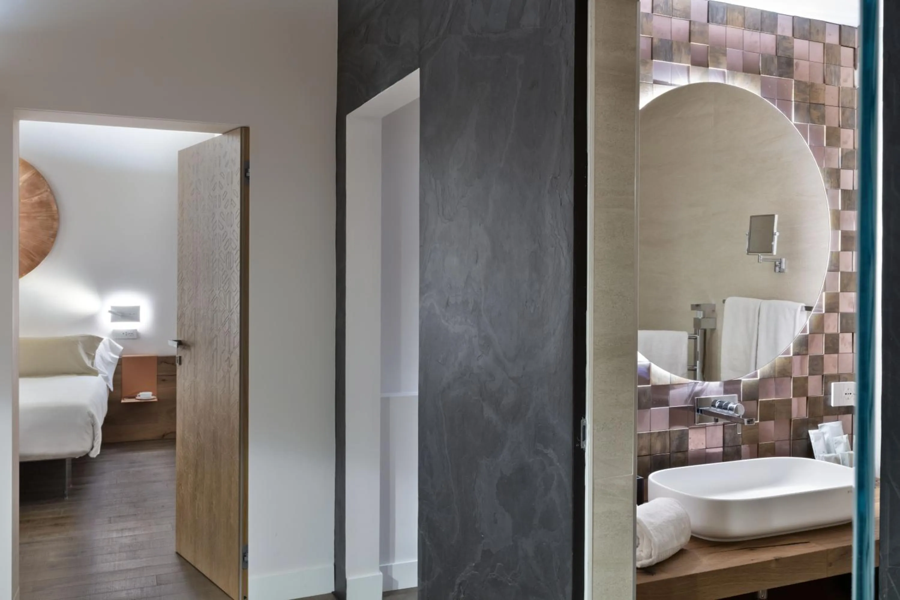 Bathroom, Bed in Casa Clàt - Boutique Hotel