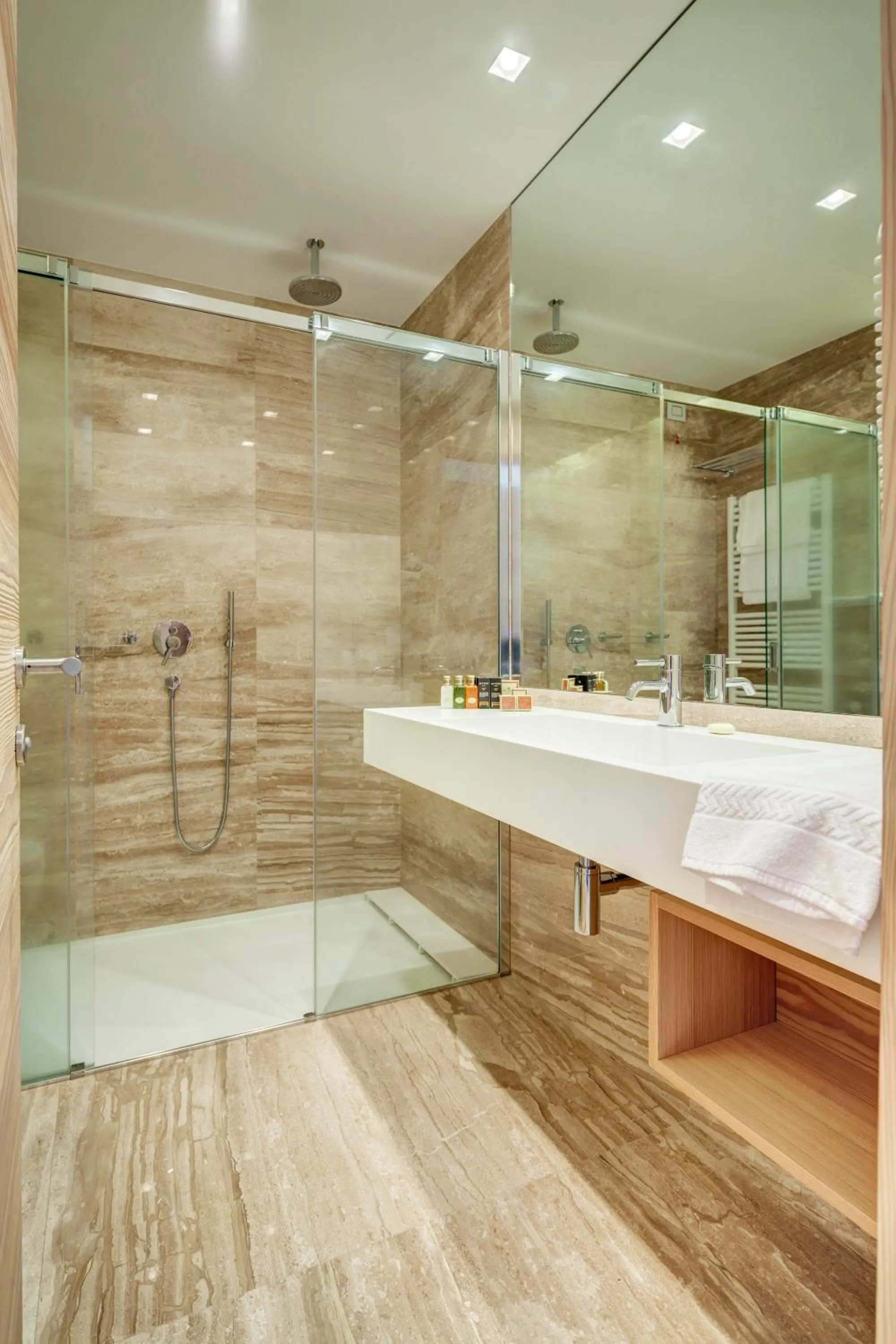 Bathroom in Hotel Lajadira & Spa