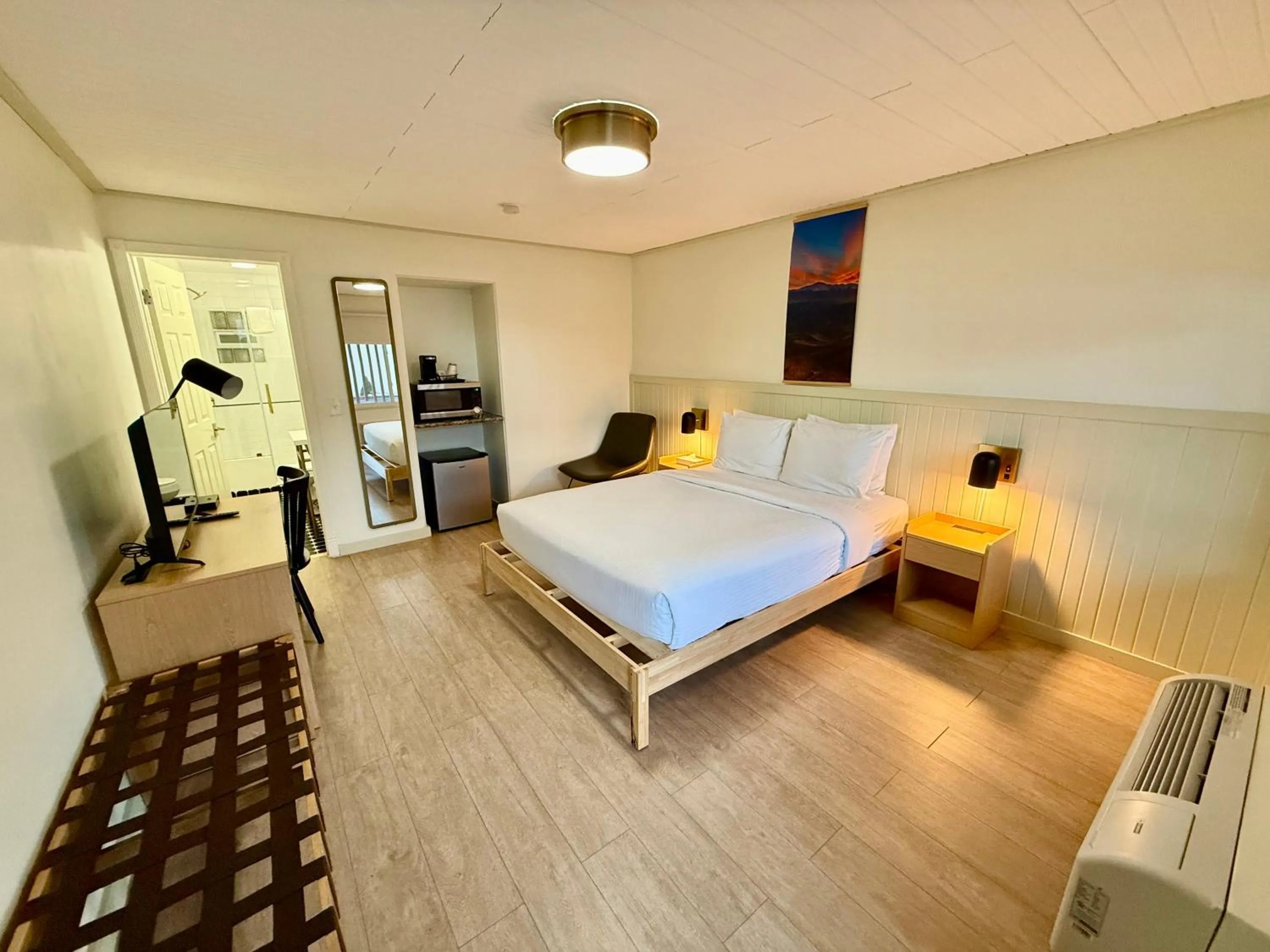 Bed in Pikes Peak Inn