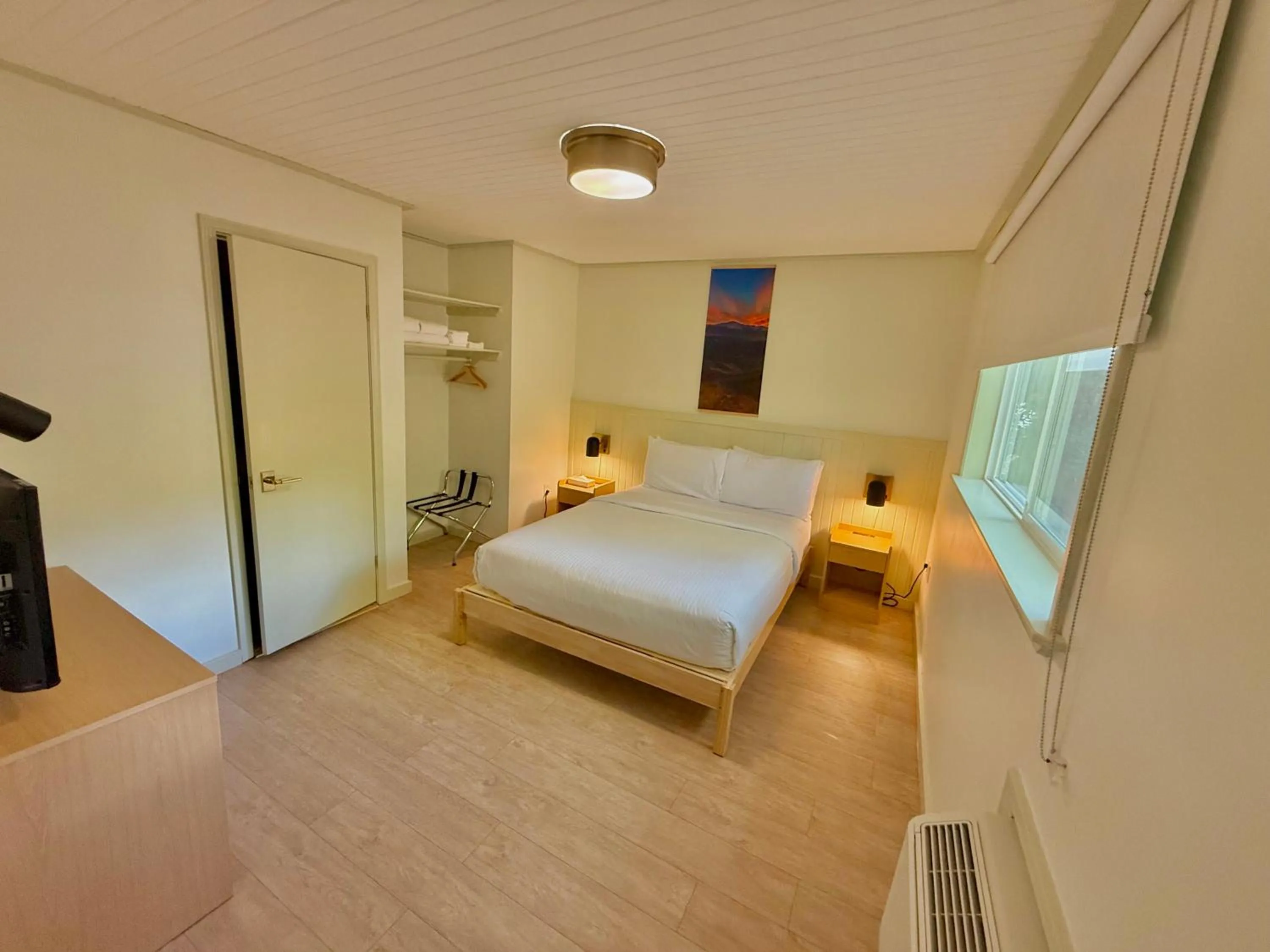 Bed in Pikes Peak Inn