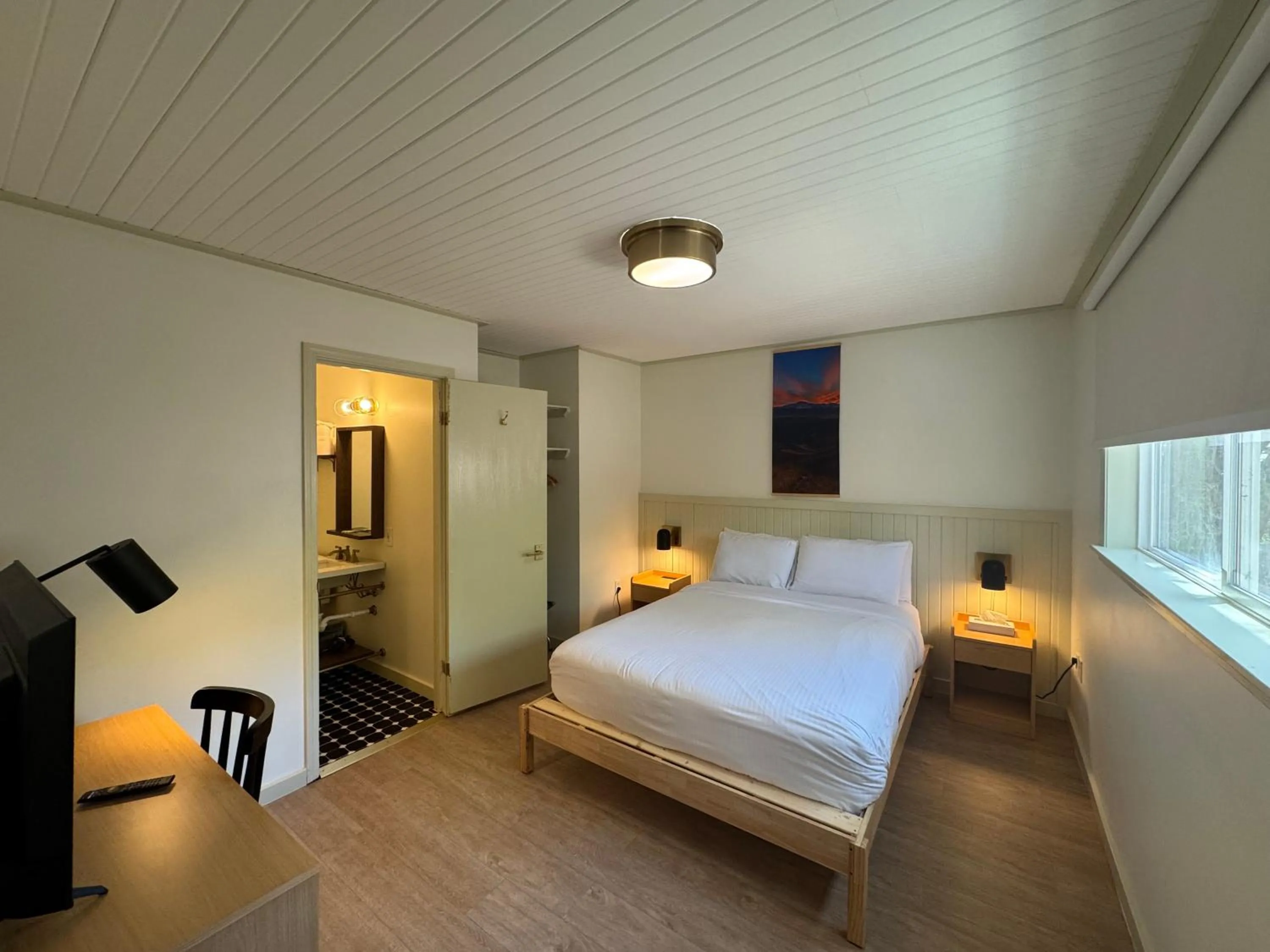 Bed in Pikes Peak Inn