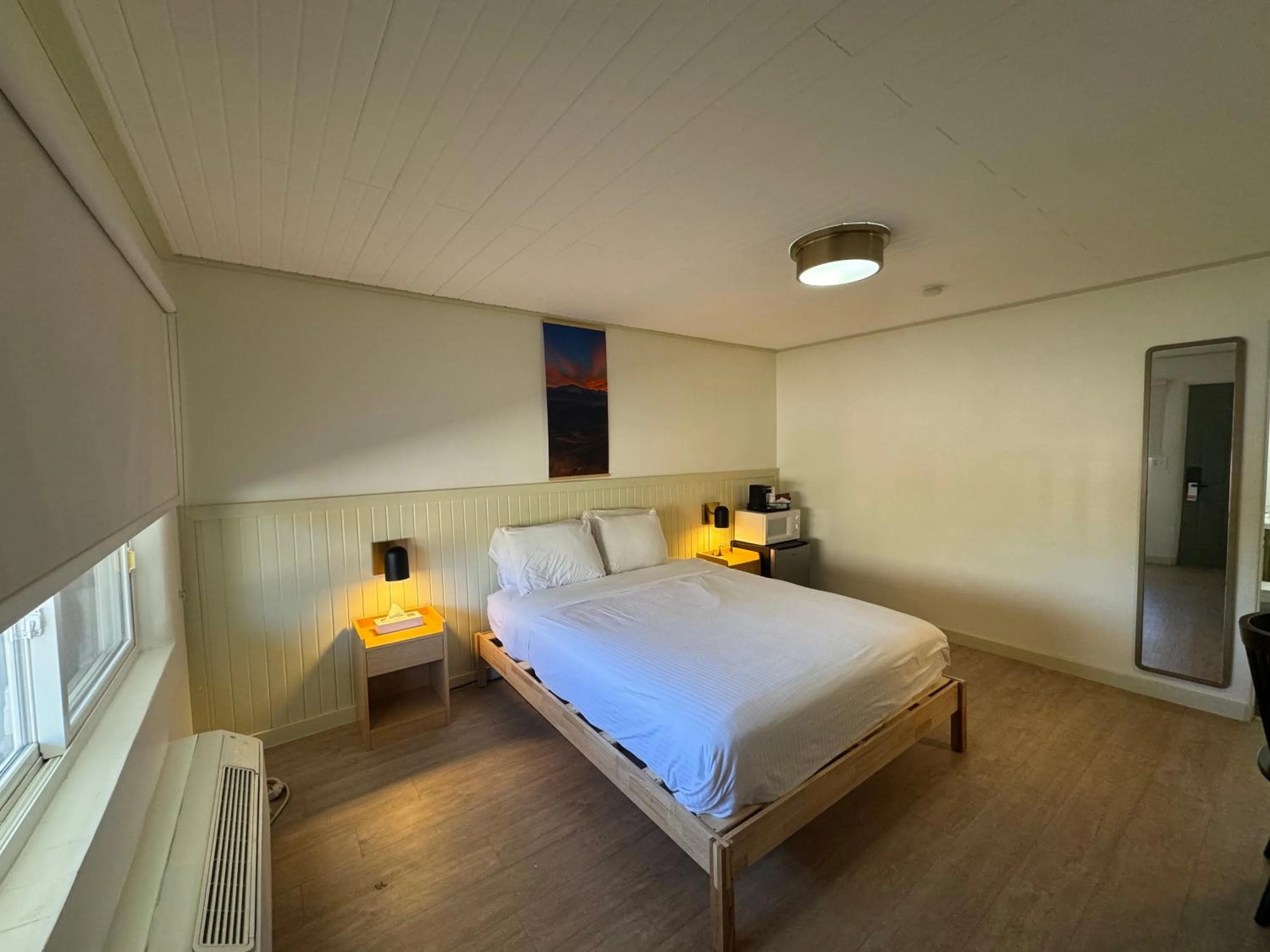 Bed in Pikes Peak Inn