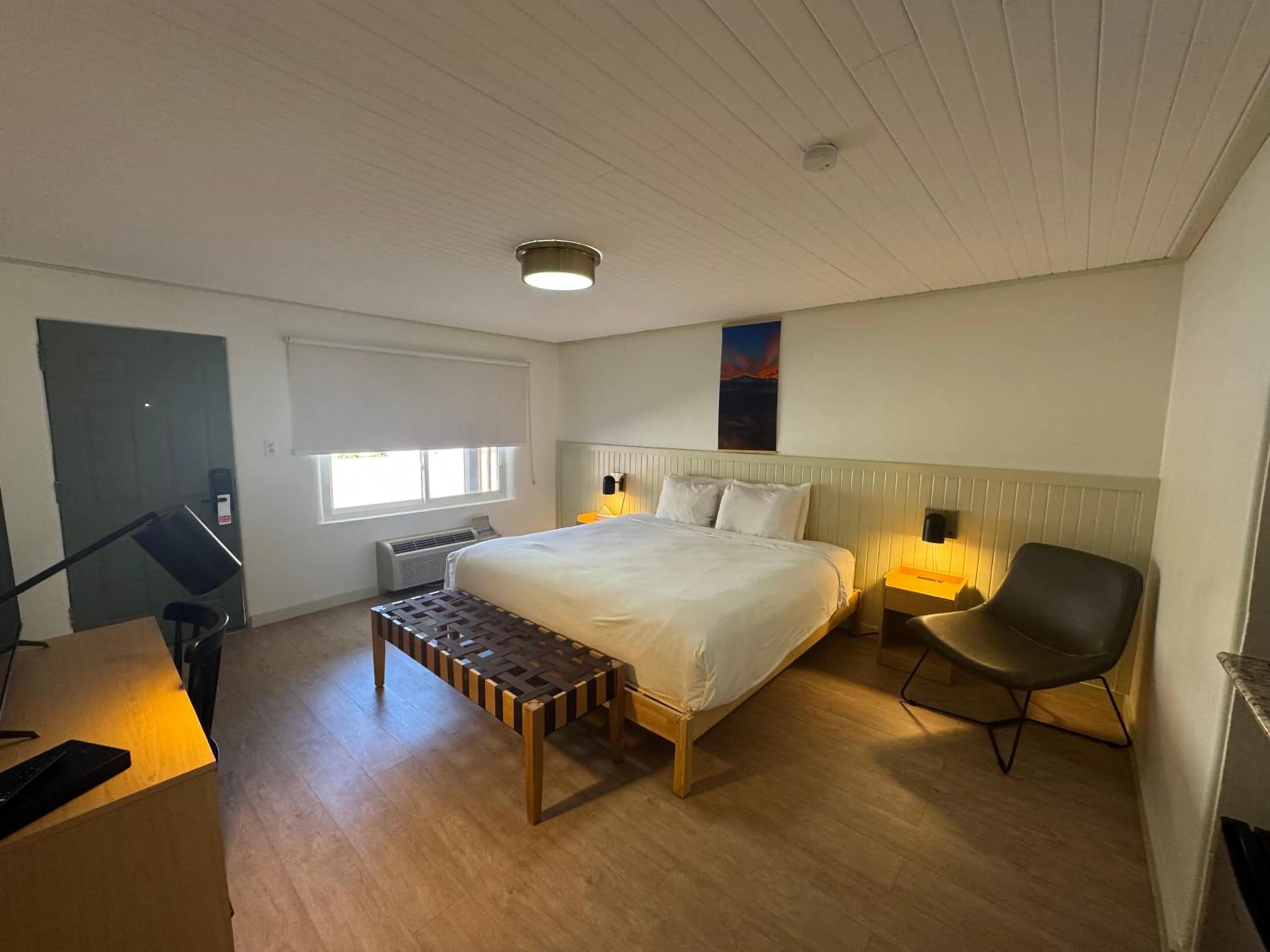 Bed in Pikes Peak Inn