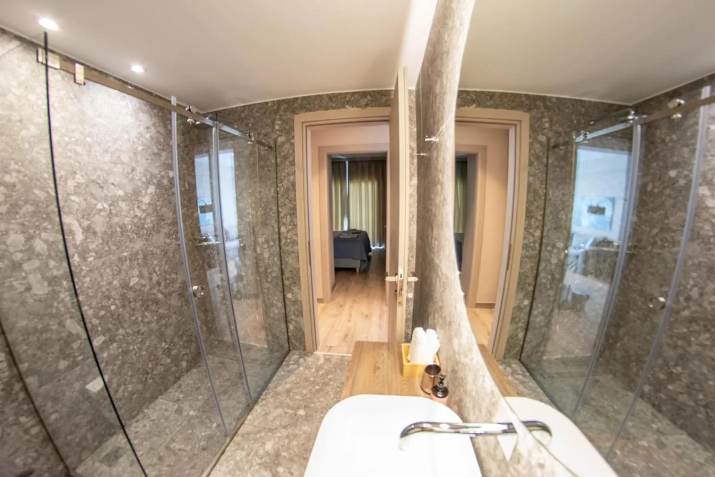 Kaiser Luxury Suites