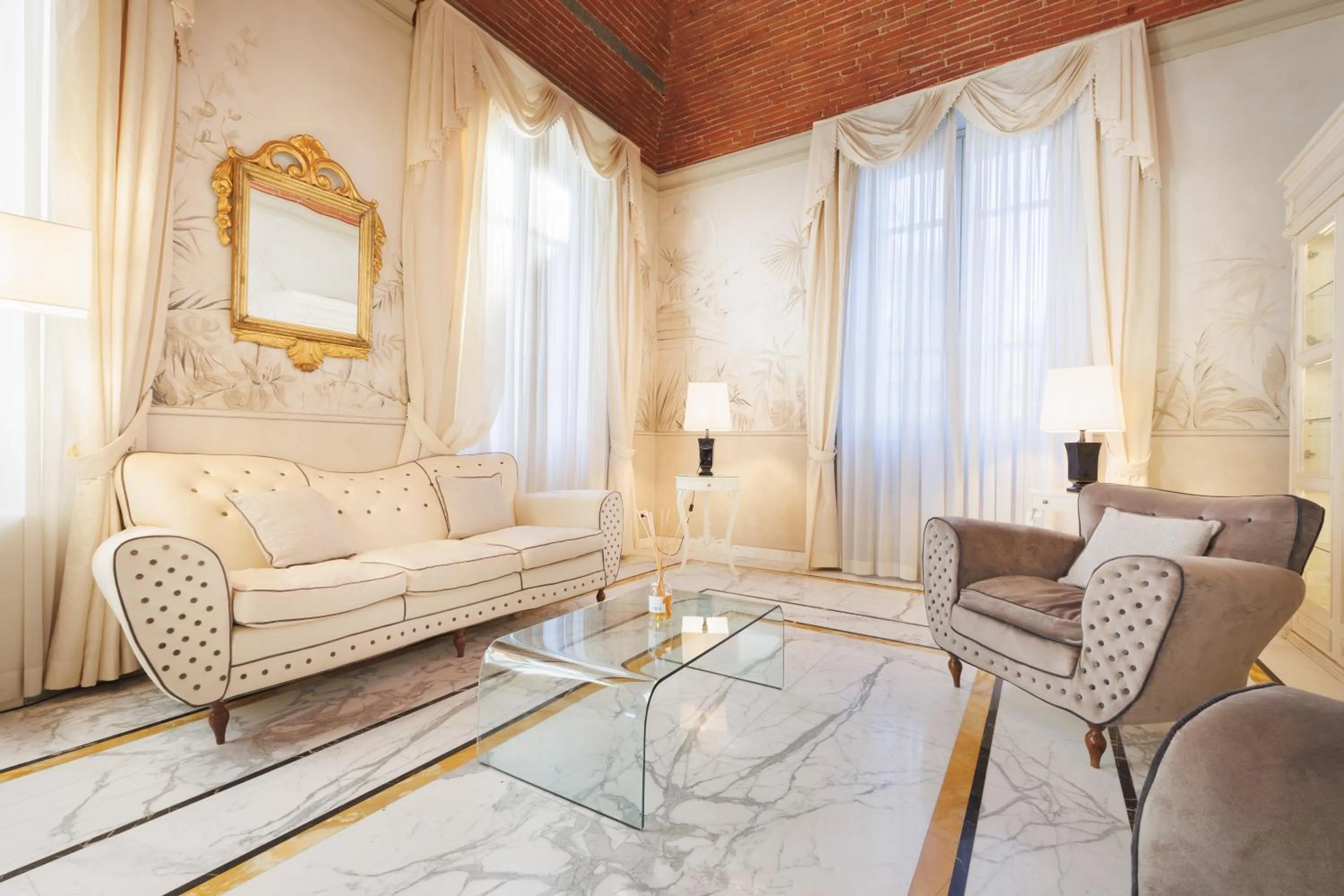 Lobby or reception in Hotel Embassy