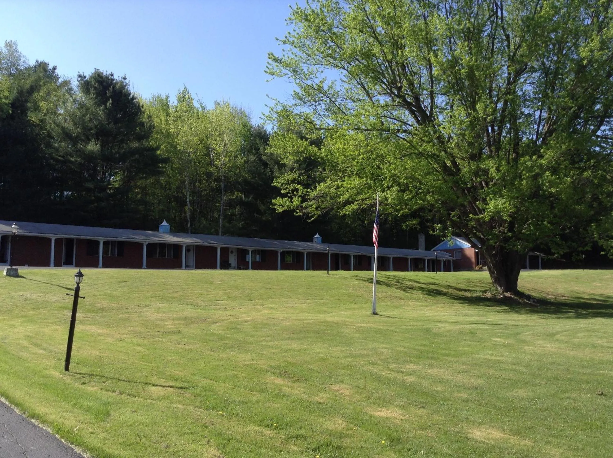 Facade/entrance in Starlight Inn