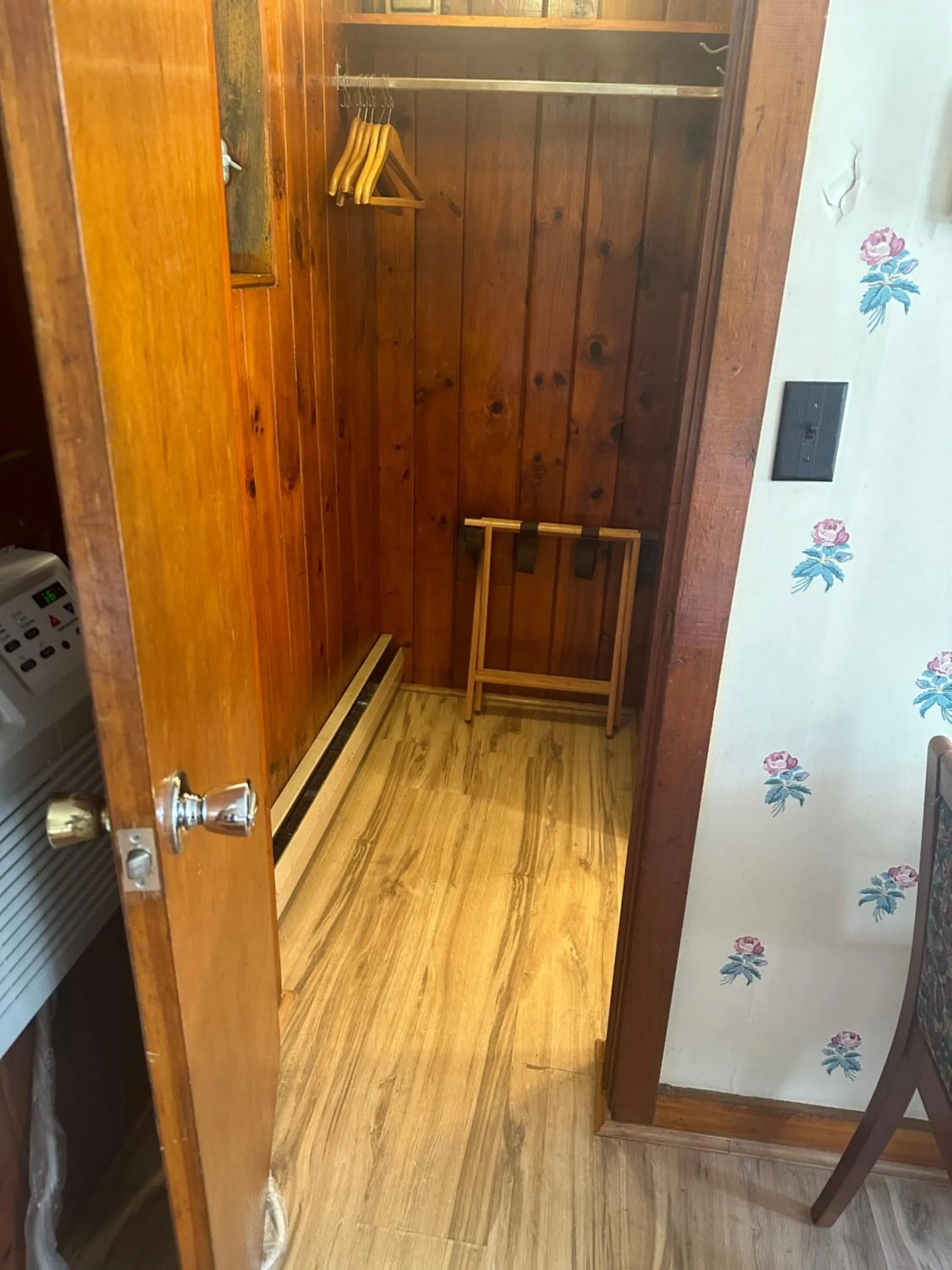 wardrobe in Starlight Inn